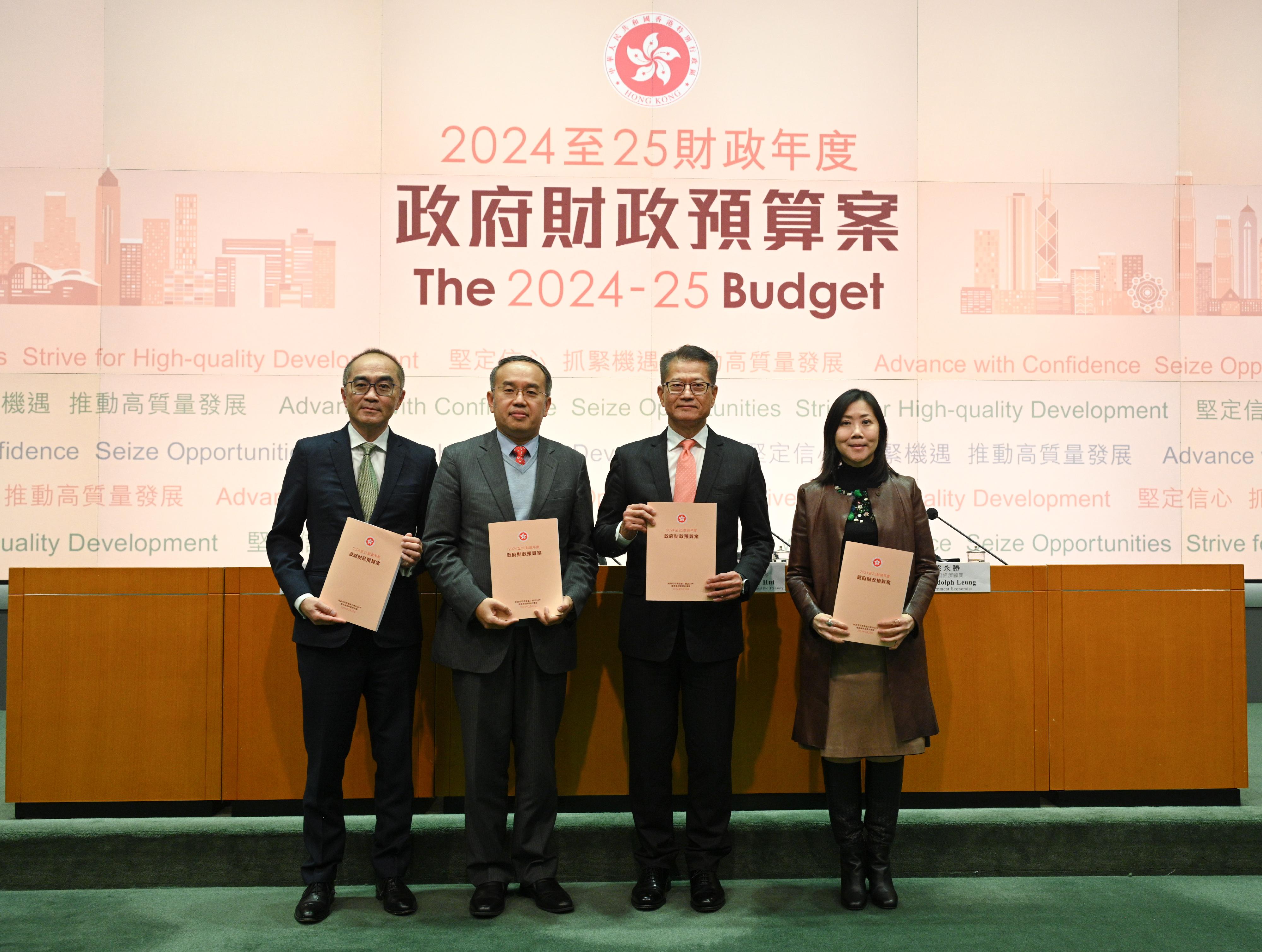 The Financial Secretary, Mr Paul Chan (second right), holds a press conference on the 2024-25 Budget this afternoon (February 28) at the Central Government Offices in Tamar. Also in attendance are the Secretary for Financial Services and the Treasury, Mr Christopher Hui (second left); the Permanent Secretary for Financial Services and the Treasury (Treasury), Miss Cathy Chu (first right); and the Government Economist, Mr Adolph Leung (first left).