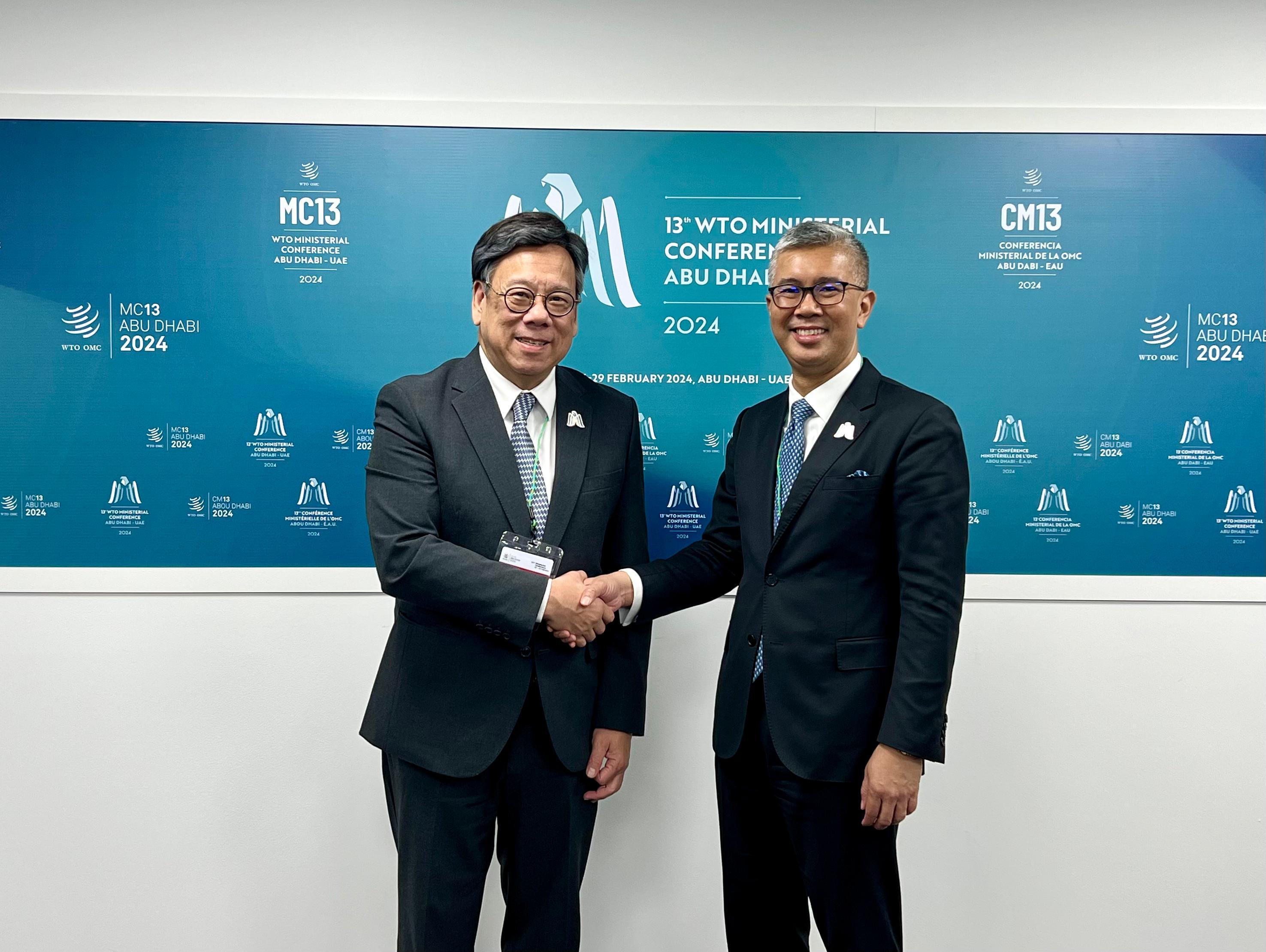 The Secretary for Commerce and Economic Development, Mr Algernon Yau (left), held a bilateral meeting with the Minister of Investment, Trade and Industry of Malaysia, Tengku Zafrul Tengku Abdul Aziz (right), on the sidelines of the 13th World Trade Organization Ministerial Conference in Abu Dhabi, the United Arab Emirates, on February 27 (Abu Dhabi time) to exchange views on various trade and economic issues.