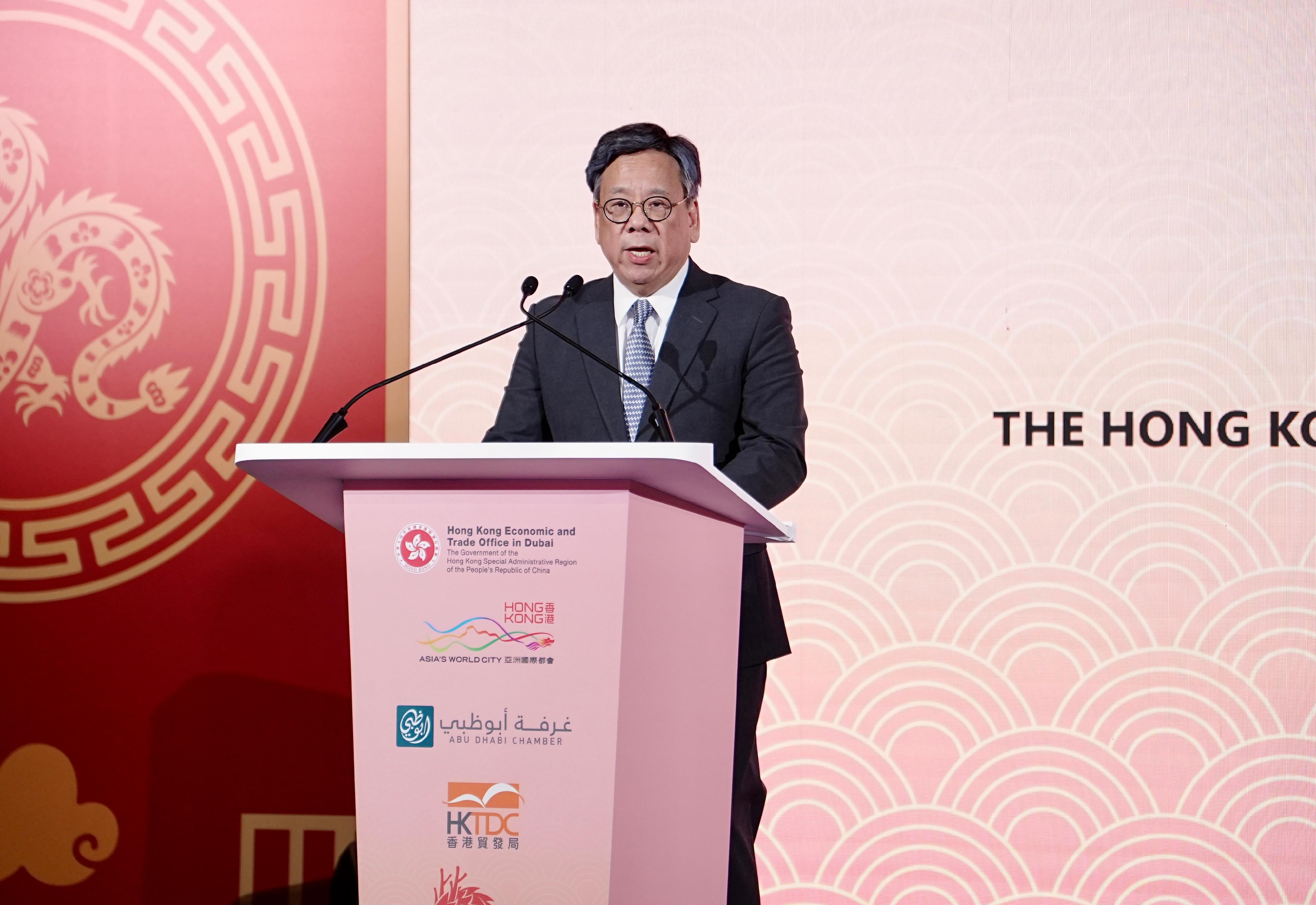 The Hong Kong Economic and Trade Office in Dubai, in collaboration with the Hong Kong Trade Development Council and the Abu Dhabi Chamber of Commerce and Industry, hosted a Chinese New Year dinner reception in Abu Dhabi, the United Arab Emirates, on February 28 (Abu Dhabi time). Photo shows the Secretary for Commerce and Economic Development, Mr Algernon Yau, delivering his keynote address for the evening.