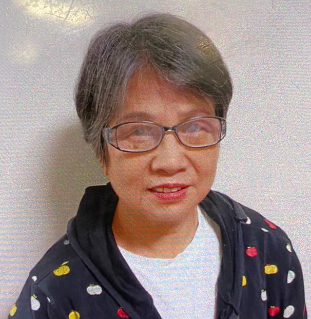 Ng So-ling, aged 67, is about 1.58 metres tall, 50 kilograms in weight and of thin build. She has a round face with yellow complexion and short white and grey hair. She was last seen wearing a blue jacket, blue trousers, light-coloured sport shoes, a white cap and carrying a white plastic bag.