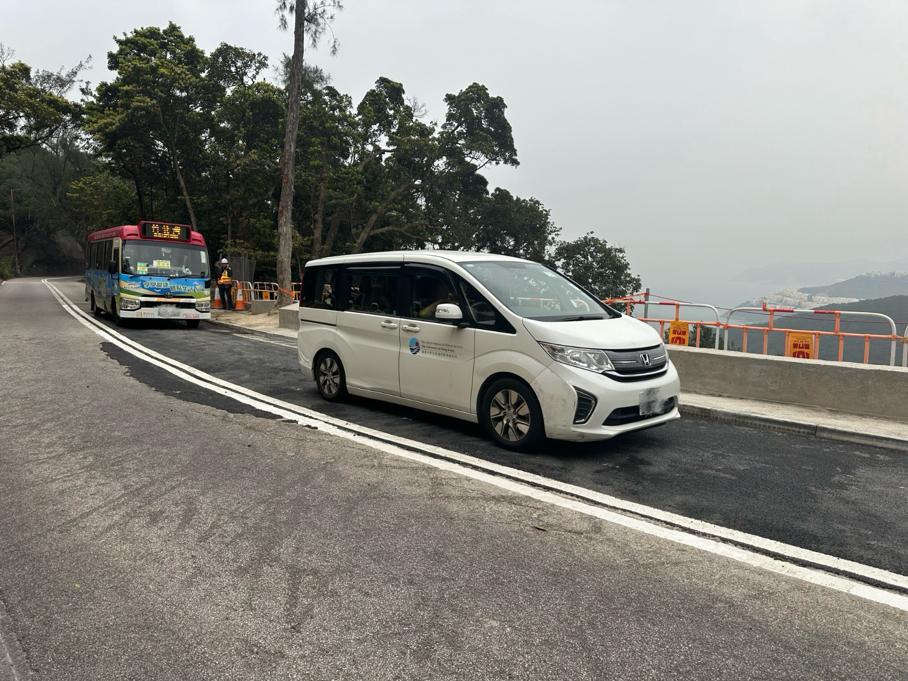 The two-lane traffic arrangement at Shek O Road near Lan Nai Wan was fully resumed today (February 29) in the afternoon.