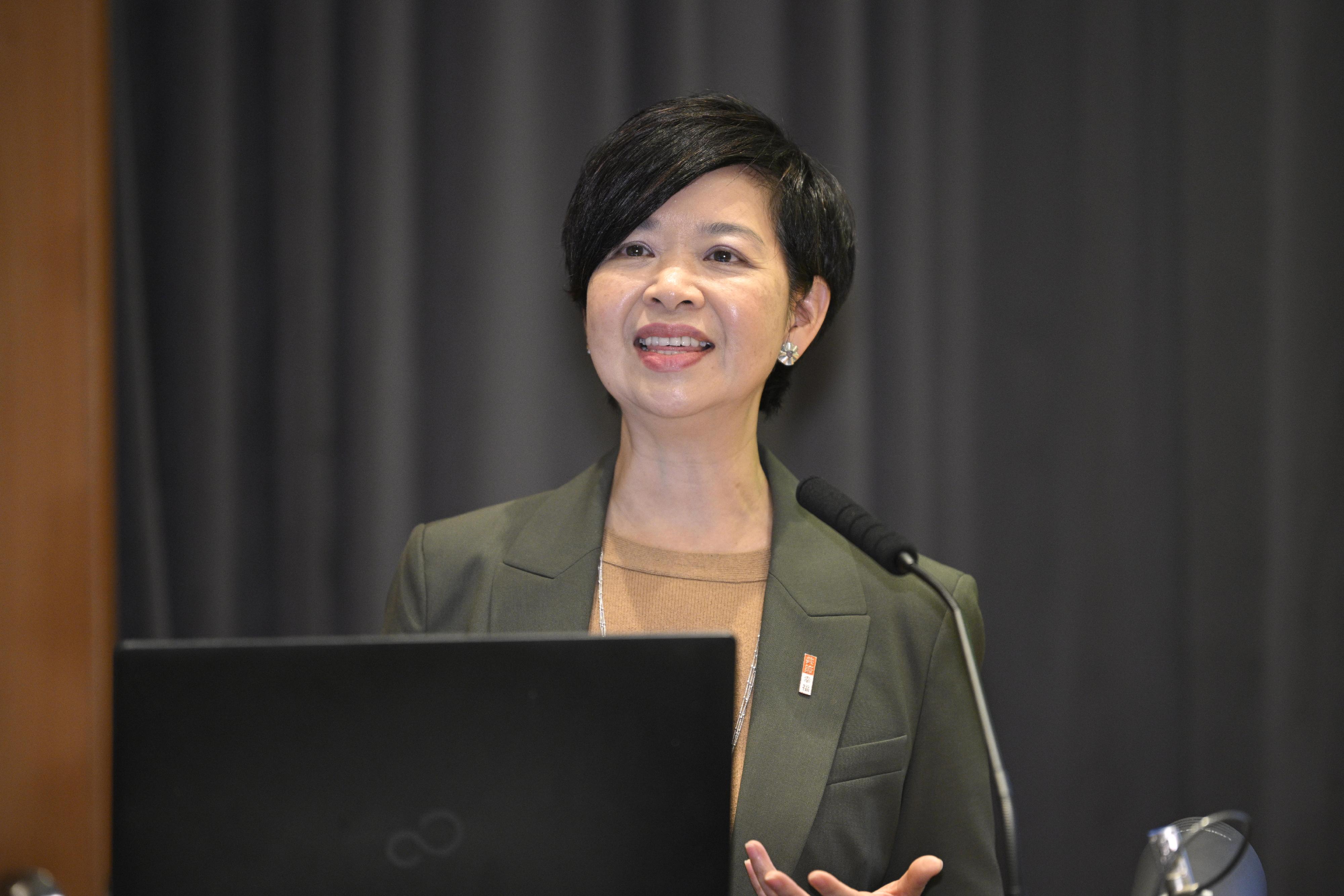 To support Hong Kong Green Week and the Government's initiative in promoting a green economy for sustainable development, the Housing Bureau organised a seminar themed "Leveraging BuildTech and Green Finance in Public Housing" today (February 29). Photo shows the Secretary for Housing, Ms Winnie Ho, delivering her opening remarks.