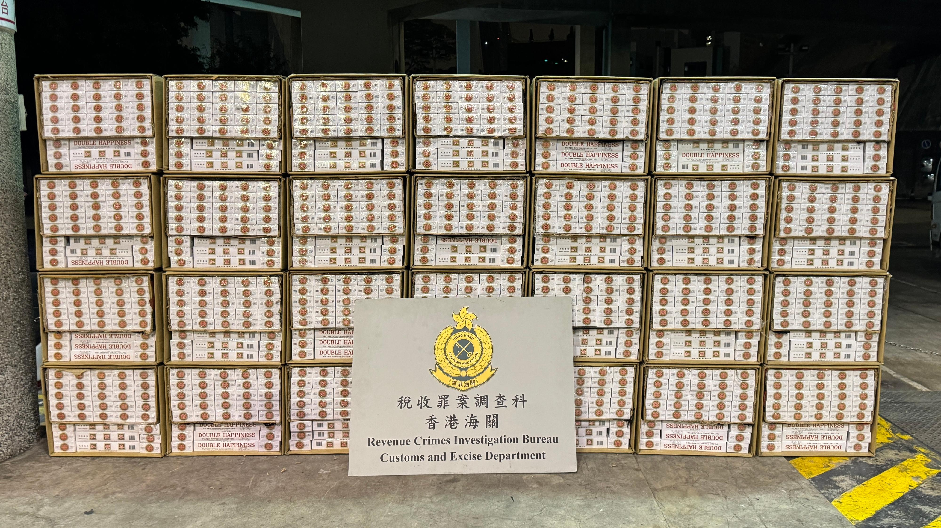 香港海關昨日（二月二十八日）在葵涌搗破一個懷疑私煙貯存倉庫，檢獲約一百三十萬支懷疑私煙。圖示檢獲的懷疑私煙。

