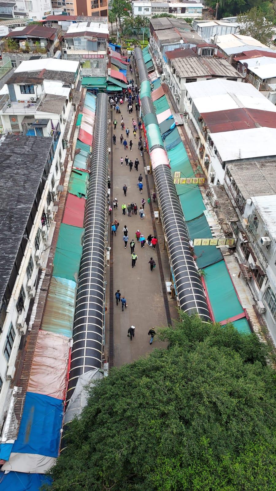 食物环境卫生署与香港警务处今日（二月二十九日）于黄大仙牛池湾村采取联合行动，打击该处已持续多年的严重店铺阻街问题。图示牛池湾村于行动后的情况。
