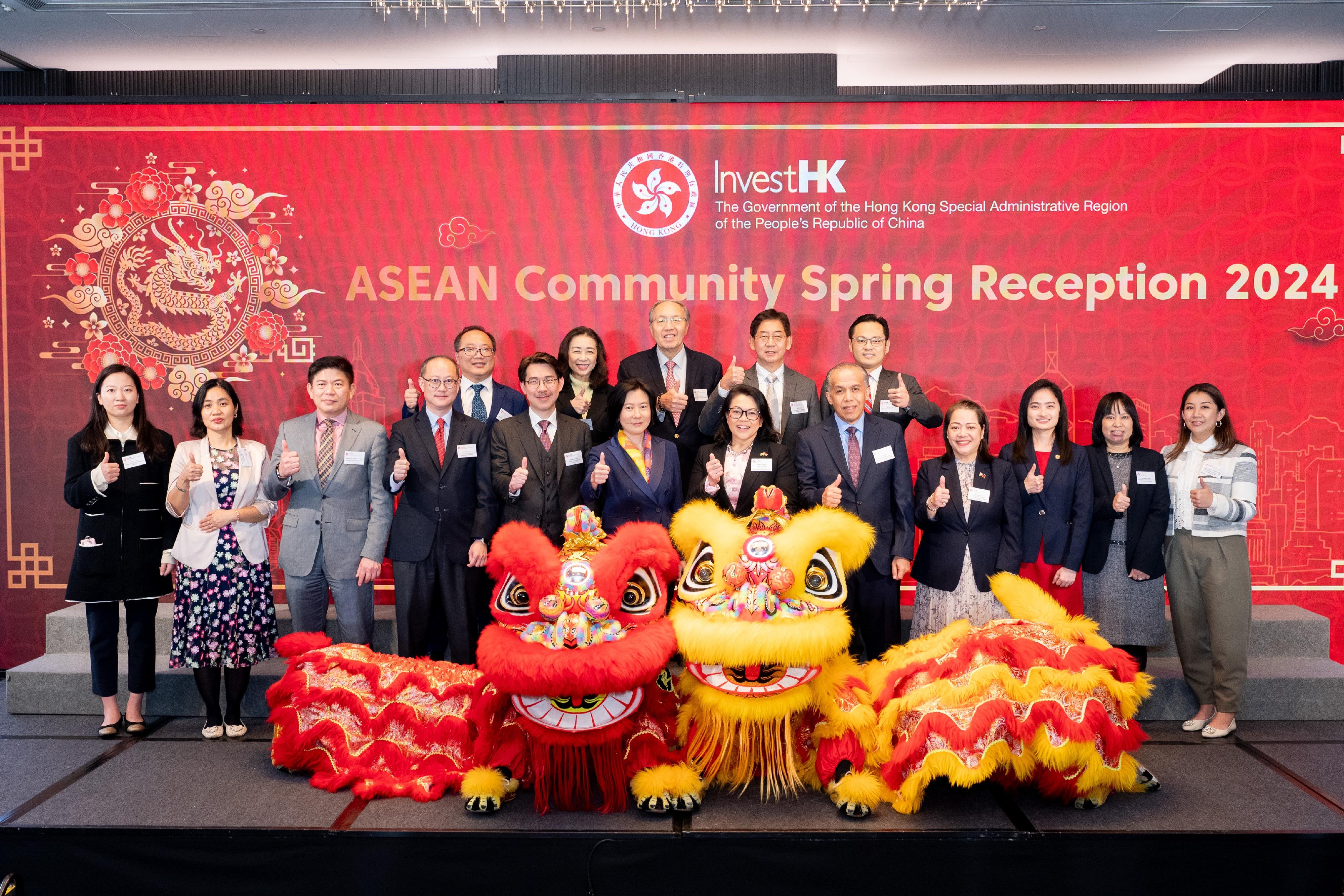 Invest Hong Kong today (February 29) organised a spring reception to thank the Association of Southeast Asian Nations business community for their support. Photo shows (front row, from left) the Director of Commercial Centre of Cambodia in Hong Kong, Mrs Lyna Fang; the Head of Trade Office of the Consulate General of Vietnam in Hong Kong, Ms Vu Thi Thuy; the Consul-General of Thailand in Hong Kong, Mr Chaturont Chaiyakam; the Consul-General of Singapore in Hong Kong, Mr Ong Siew Gay; the Associate Director-General of Investment Promotion, Dr Jimmy Chiang; the Director-General of Investment Promotion, Ms Alpha Lau; the Consul-General of Brunei Darussalam in Hong Kong, Mrs Ainatol Zahayu Mohammad; the Consul-General of Indonesia in Hong Kong, Mr Yul Edison; the Consul-General of the Philippines in Hong Kong, Mrs Germinia V. Aguilar-Usudan; Deputy Consul-General of Malaysia in Hong Kong, Ms Lai Kee Hee; the Economic Counsellor of Myanmar in Hong Kong, Mrs Hnin Zar Hlwar; Vice Consul of Laos in Hong Kong, Mrs Phousamleth Phankhaong; (back row, from left) the Director of the Indonesian Chamber of Commerce in Hong Kong, Mr Tony Ho; the Trade Commissioner of Thailand in Hong Kong, Miss Pannakarn Jiamsuchon; the Chairman of the Malaysian Chamber of Commerce in Hong Kong and Macau, Dato Khai Choon Gan; the Alternate Chairman of the Singapore Chamber of Commerce (Hong Kong), Mr Jacky Foo; and the Chief Executive Officer of the Hong Kong-ASEAN Foundation, Mr Charles Chia at the event.