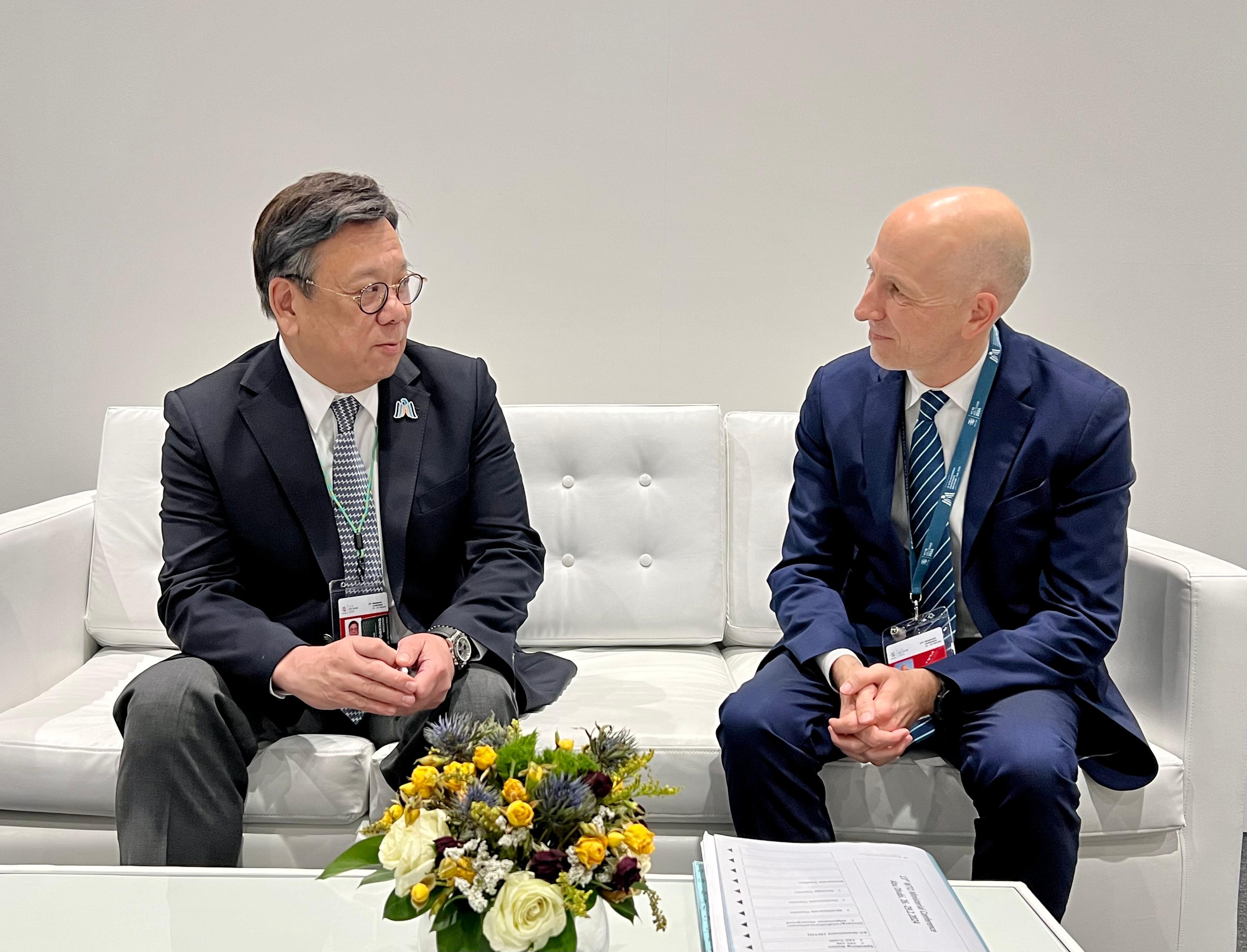 The Secretary for Commerce and Economic Development, Mr Algernon Yau (left), met with the Federal Minister of Labour and Economy of Austria, Dr Martin Kocher (right), on the sidelines of the 13th World Trade Organization Ministerial Conference in Abu Dhabi, the United Arab Emirates, on February 29 (Abu Dhabi time) to exchange views on issues of mutual interests.