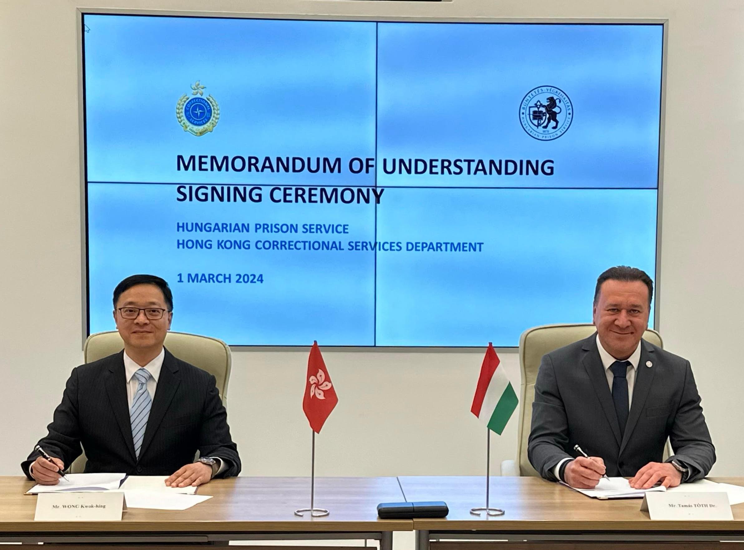 The Correctional Services Department and the Hungarian Prison Service signed a Memorandum of Understanding (MOU) today (March 1) to promote mutual exchanges and co-operation on correctional services. The MOU was signed in Hungary by the Commissioner of Correctional Services, Mr Wong Kwok-hing (left), and the Director General of the Hungarian Prison Service, Lieutenant General Dr Tamás Tóth (right).
