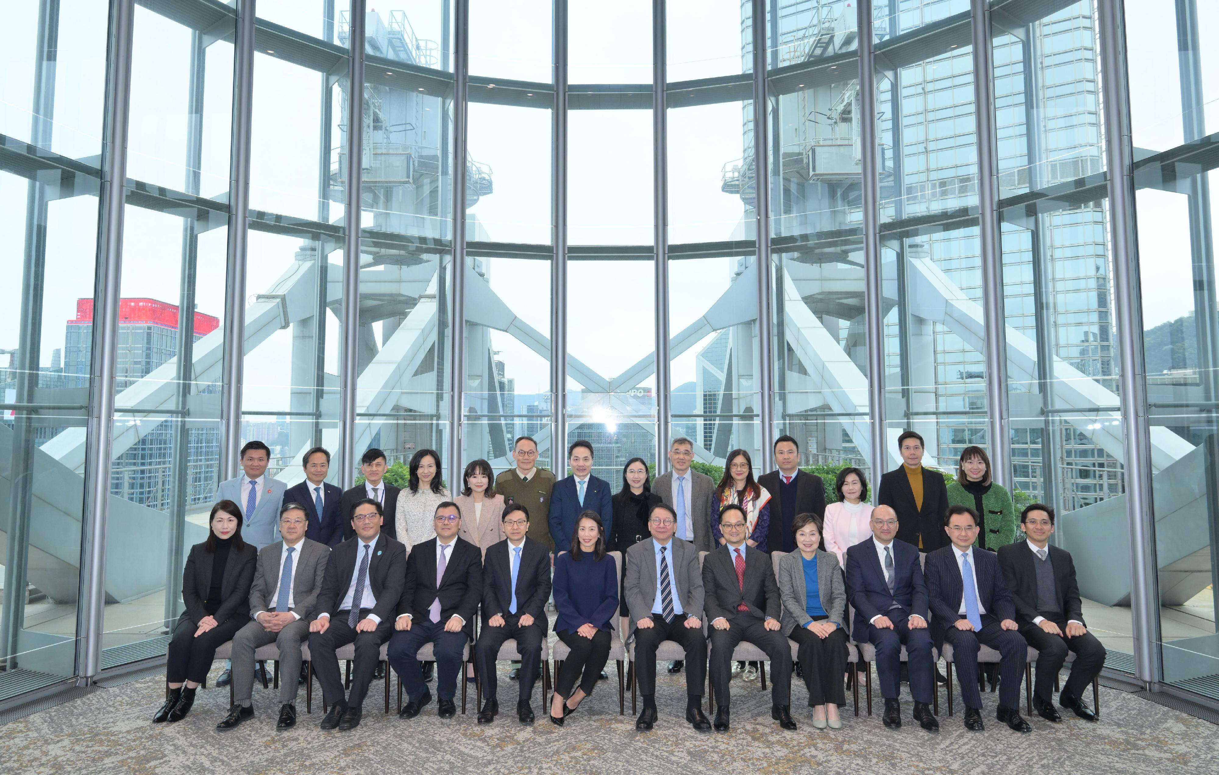 The second-term Partners' Board, chaired by the Chief Secretary for Administration, Mr Chan Kwok-ki, under the Strive and Rise Programme held its first meeting today (March 1). Photo shows Mr Chan (front row, sixth right) together with other attending members.