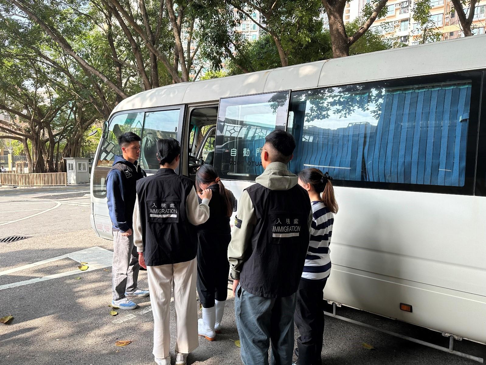 The Immigration Department mounted a series of territory-wide anti-illegal worker operations codenamed "Contribute", "Lightshadow" and "Twilight" and joint operations with the Hong Kong Police Force codenamed "Champion" and "Windsand" for four consecutive days from February 26 to yesterday (February 29). Photo shows suspected illegal workers arrested during an operation.