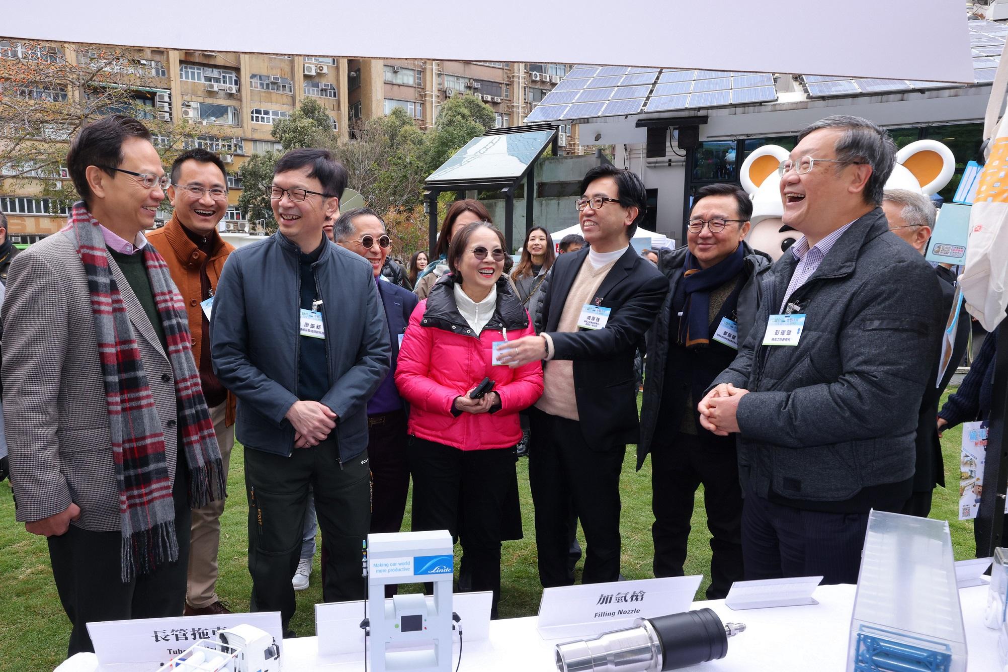 The "Green Travel for a Zero Carbon Future" - New Energy Bus Experience Day and Carnival was held at CIC-Zero Carbon Park today (March 2). Photo shows the Under Secretary for Environment and Ecology, Miss Diane Wong (centre), and other guests visiting exhibition booths.