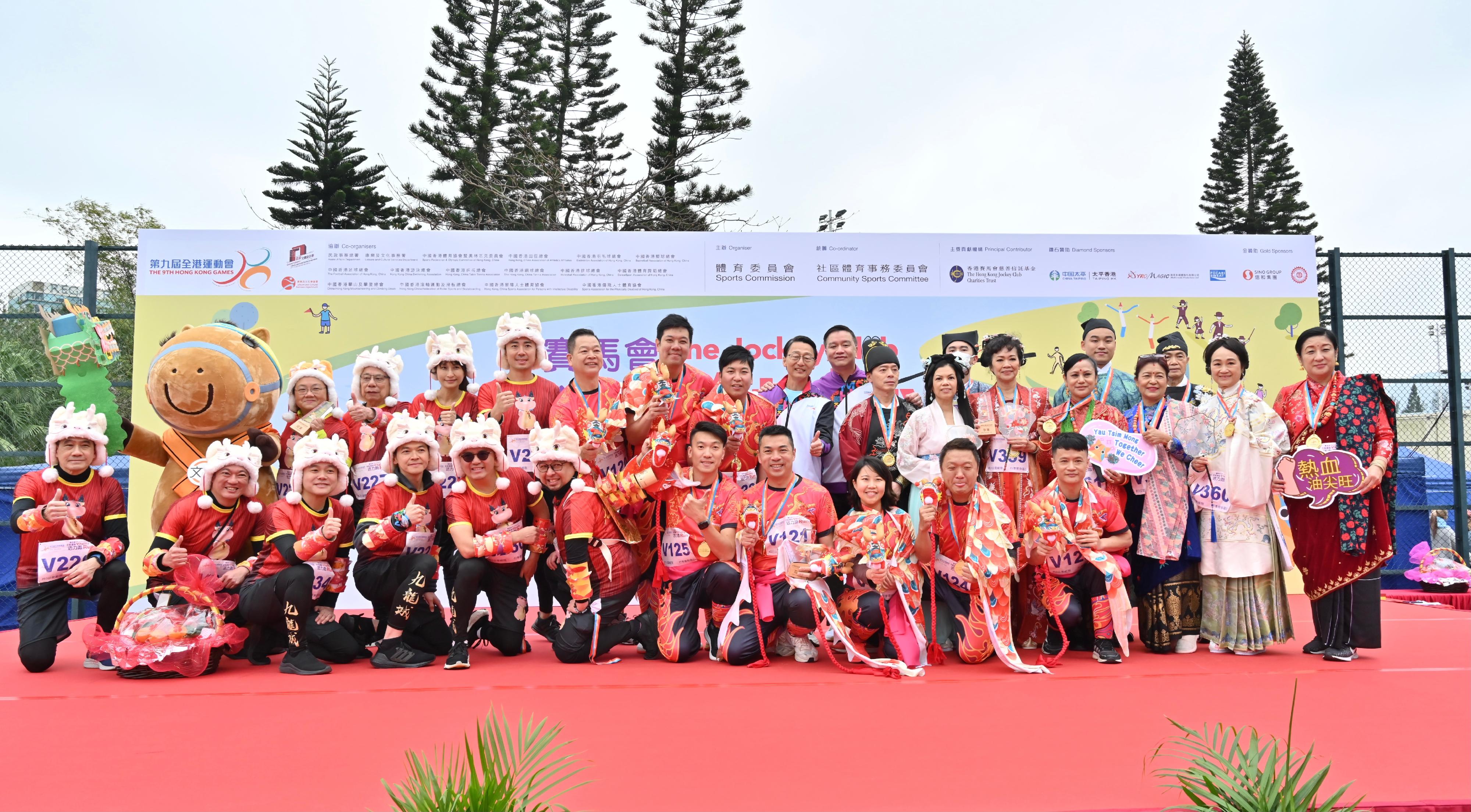 The 9th Hong Kong Games' Jockey Club Vitality Run (HKG) was held alongside the Shing Mun River in Sha Tin this morning (March 3) , runners dressed up and competed for the Costume Prizes. Photo shows the Director of Leisure and Cultural Services, Mr Vincent Liu (back row, ninth left) and the Chairman of the 9th HKG Organising Committee, Professor Patrick Yung (back row, tenth left), with the winning teams of the Overall Best Team Costume Prizes.
