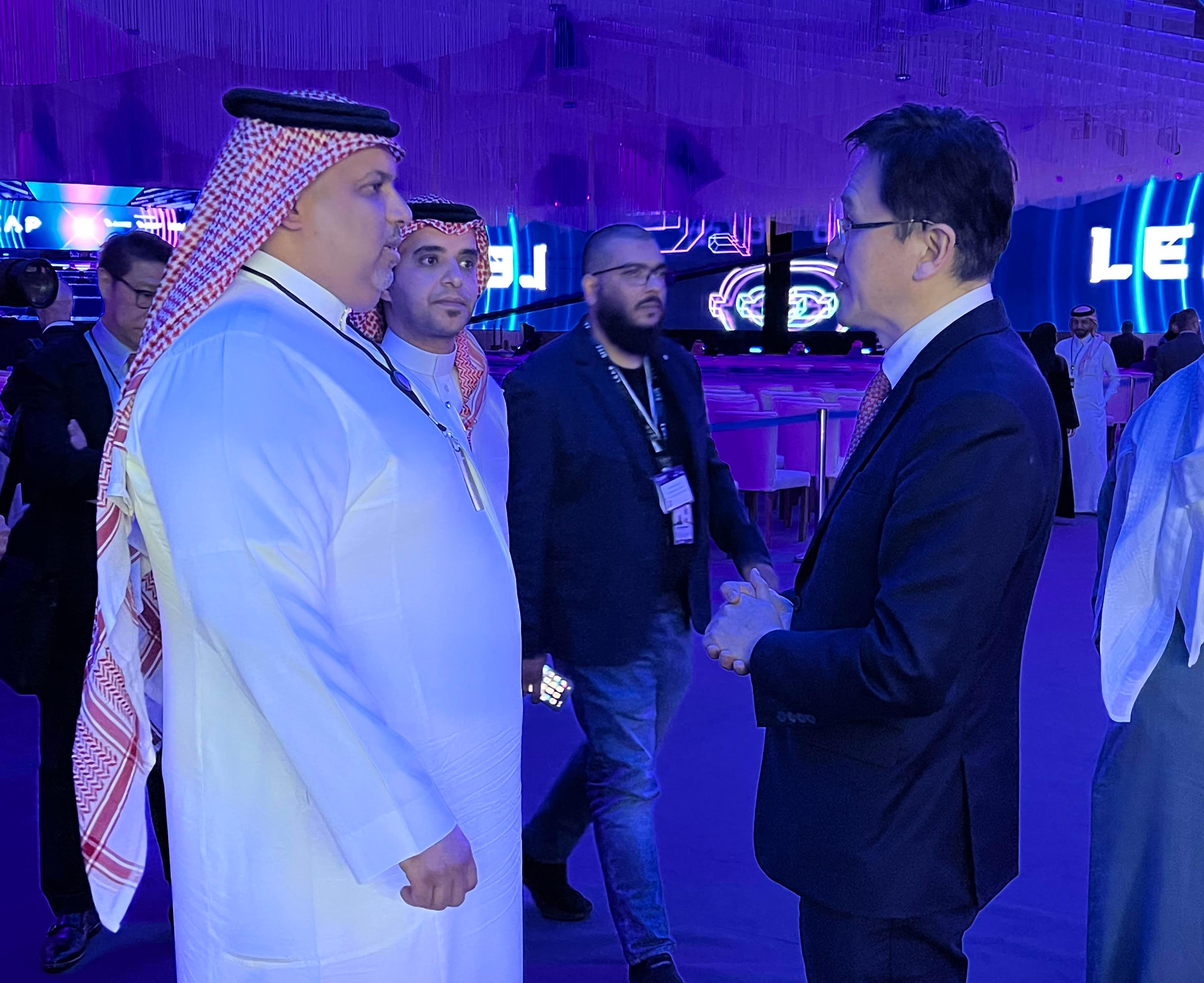 The Secretary for Innovation, Technology and Industry, Professor Sun Dong (first right), met with the Deputy Minister of Investment of Saudi Arabia, Mr Saleh Ali AlKhabti (first left), during the LEAP 2024 technology conference on March 4 (Riyadh time).
