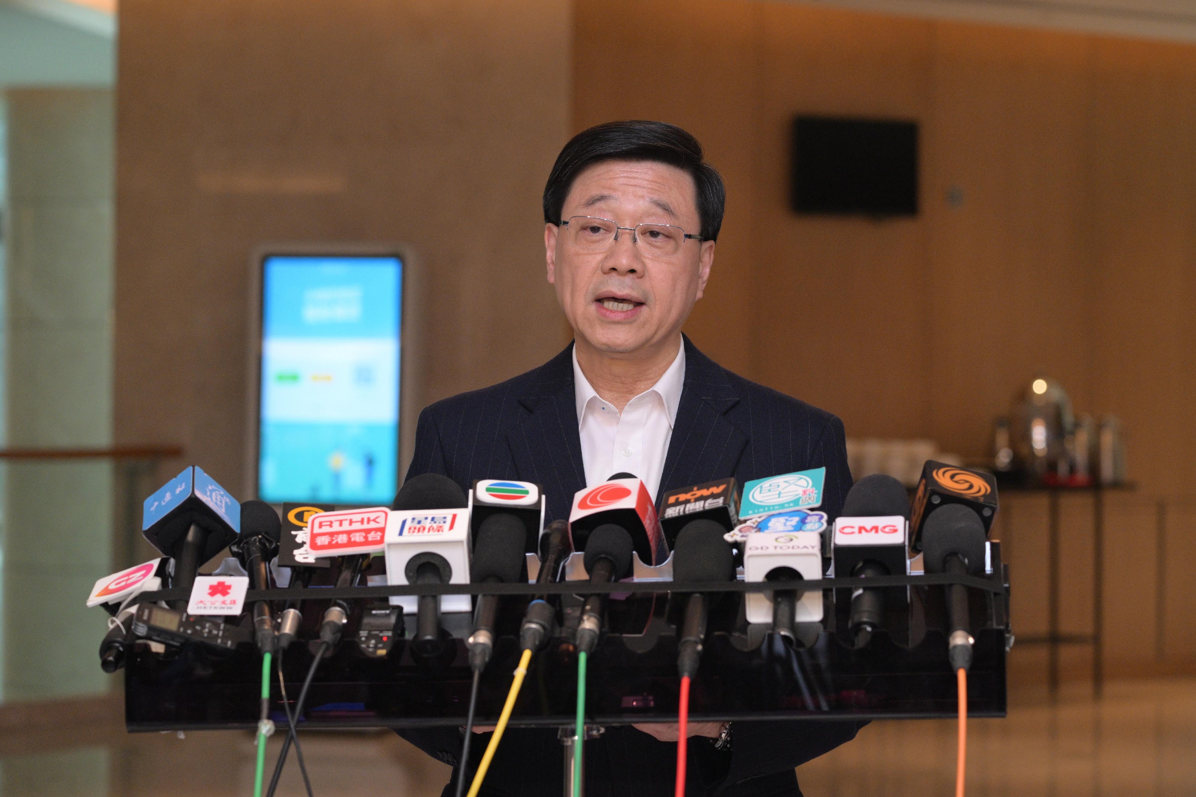 行政长官李家超今日（三月五日）在北京会见传媒。