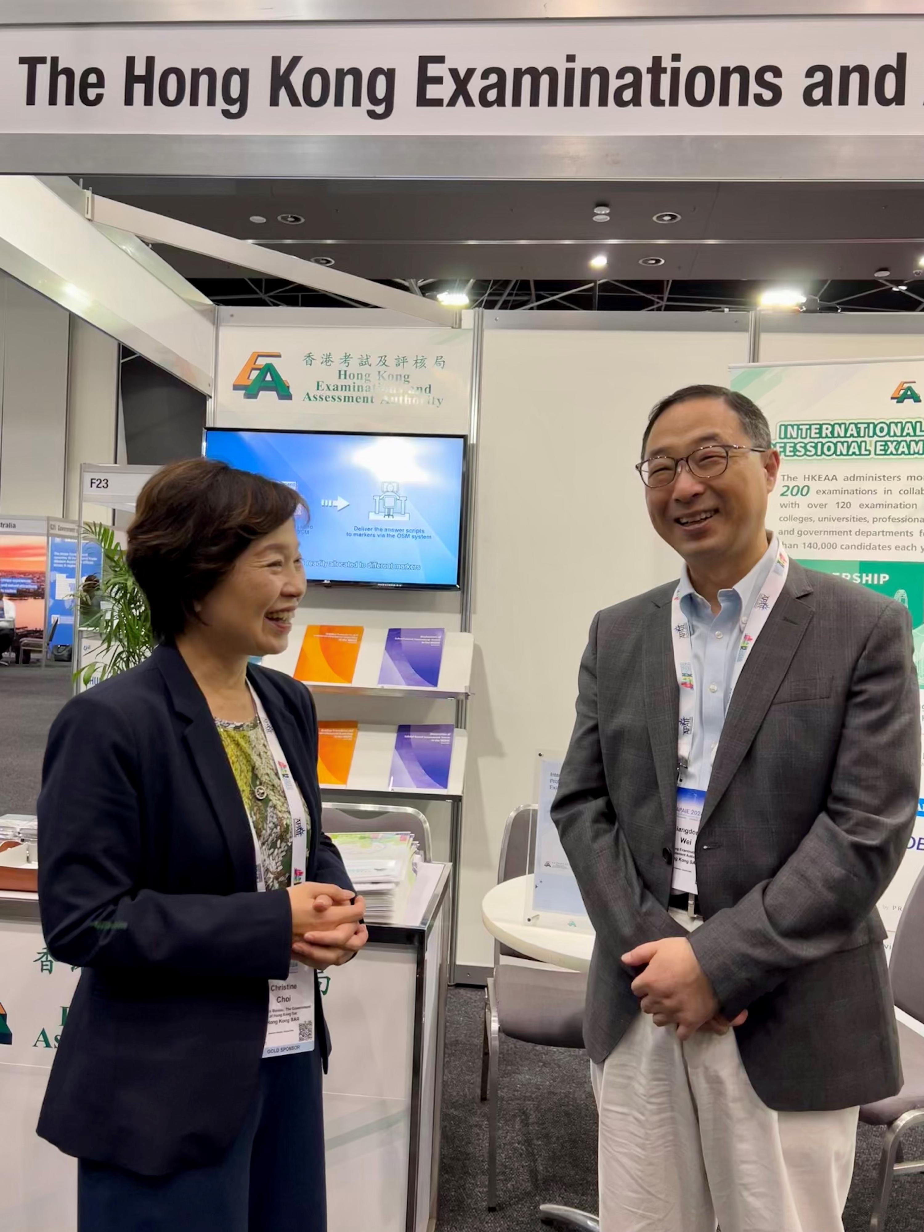 The Secretary for Education, Dr Choi Yuk-lin, visited the booth set up by the Hong Kong Examinations and Assessment Authority (HKEAA) at the Asia-Pacific Association for International Education 2024 Conference and Exhibition in Perth, Australia, today (March 6, Perth time). Photo shows Dr Choi (left) chatting with the Secretary General of the HKEAA, Professor Wei Xiangdong (right), to learn about the HKEAA’s promotion of the Hong Kong Diploma of Secondary Education Examination.