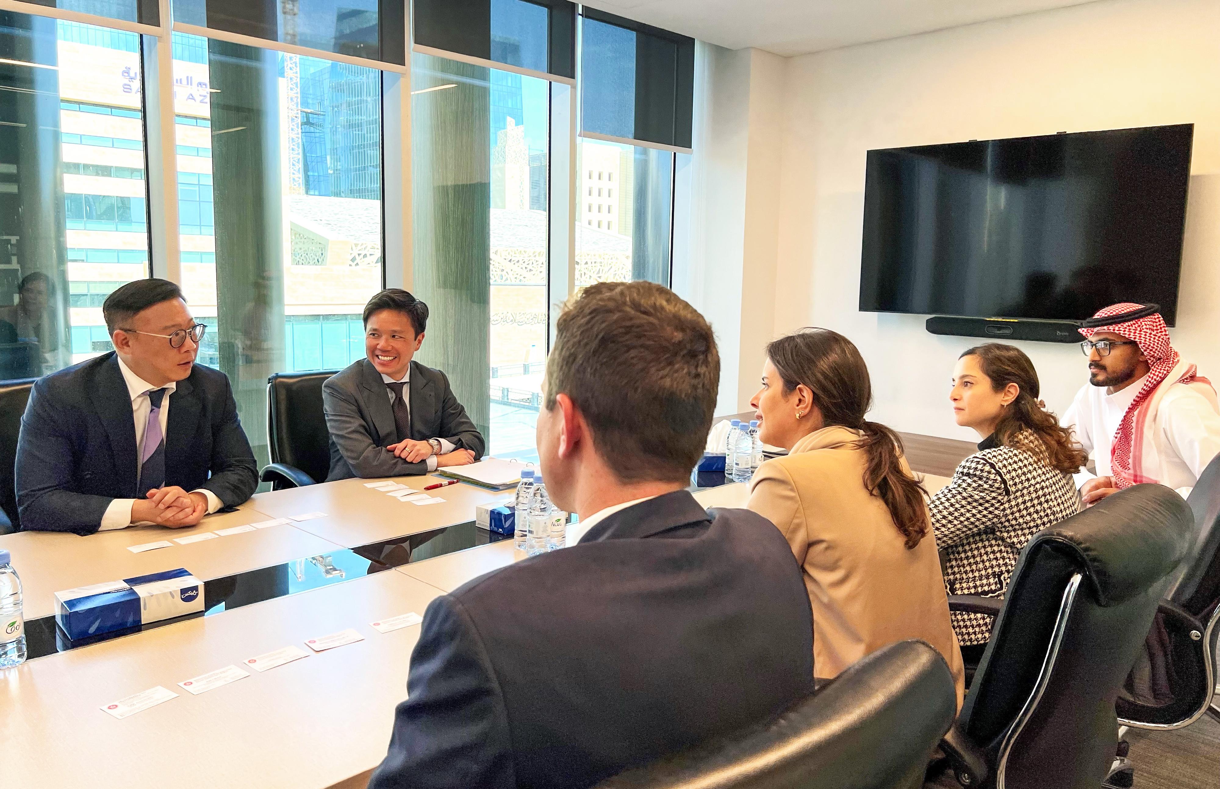 The Deputy Secretary for Justice, Mr Cheung Kwok-kwan (first left), visits the local office of an international law firm in Riyadh, Saudi Arabia, on March 5 (Riyadh time) to gain a better understanding of the Middle East's need for cross-jurisdictional legal services. 
