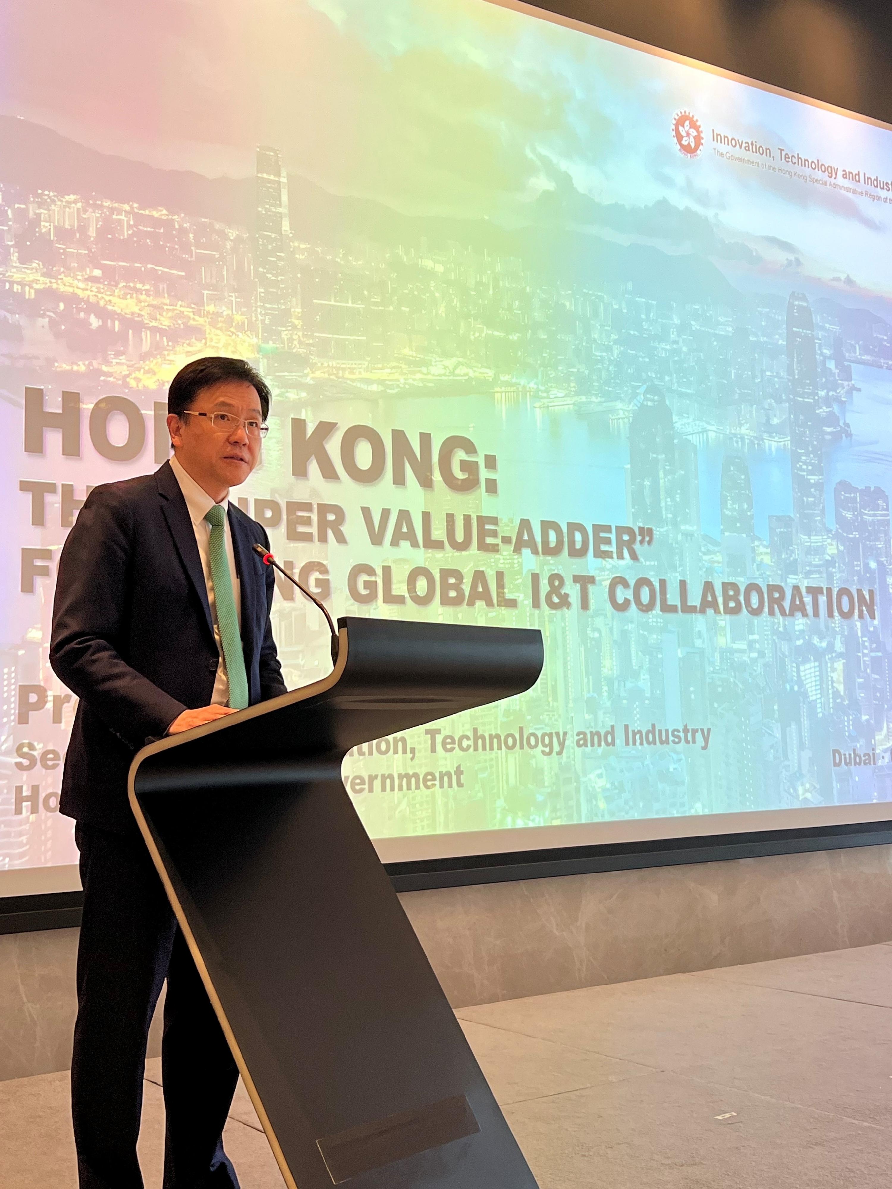 The Secretary for Innovation, Technology and Industry, Professor Sun Dong, attended a business luncheon hosted by the Hong Kong Economic and Trade Office in Dubai on March 6 (Dubai time), and delivered a keynote speech to about 120 guests from local government and businesses, particularly leaders and executives from the United Arab Emirates' innovation and technology community.