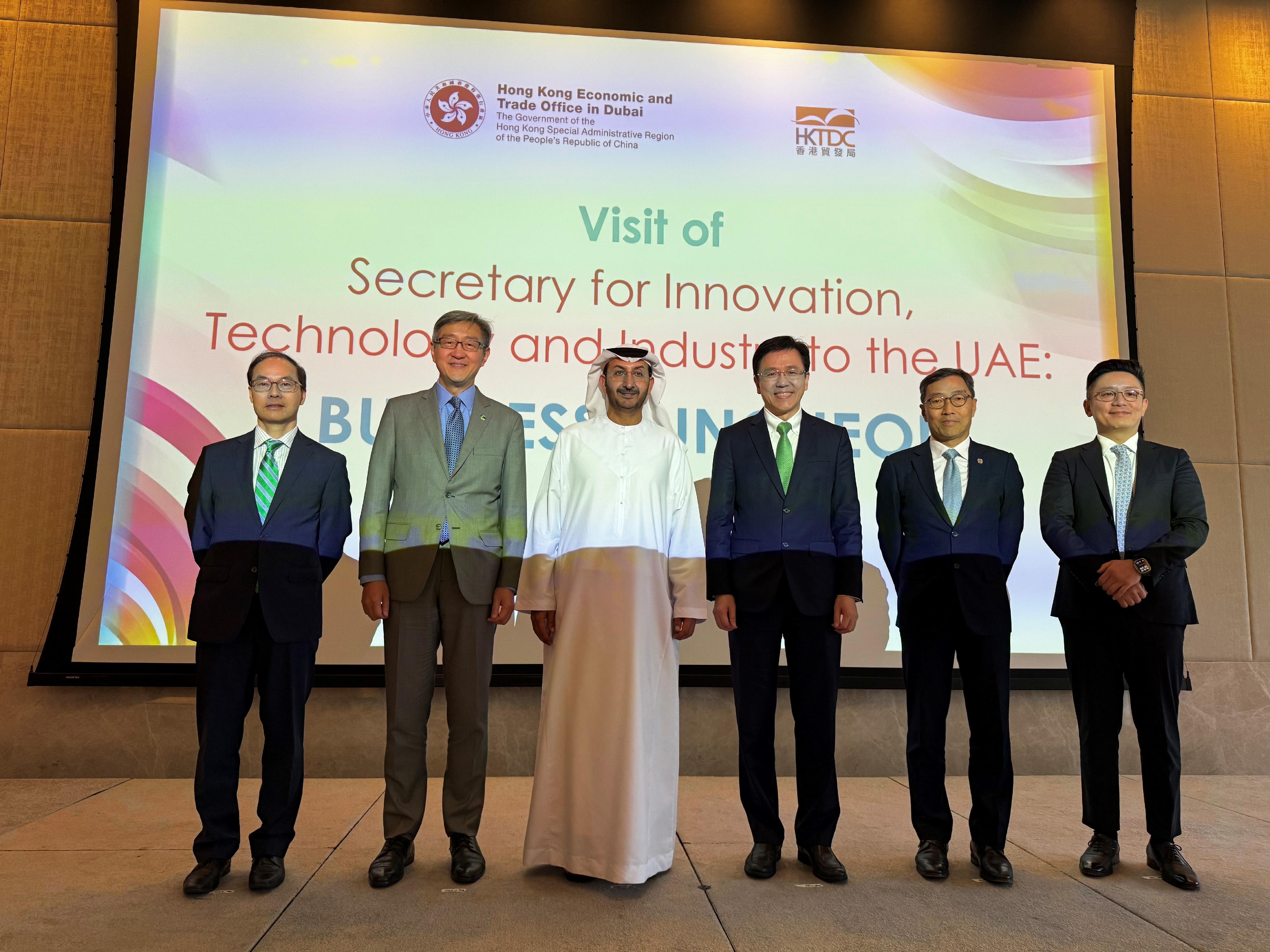 The Secretary for Innovation, Technology and Industry, Professor Sun Dong (third right), attended a business luncheon hosted by the Hong Kong Economic and Trade Office in Dubai on March 6 (Dubai time). Also attending are the Chief Executive Officer of the Hong Kong Science and Technology Parks Corporation, Mr Albert Wong (second right); the Chief Executive Officer of the Hong Kong Cyberport Management Company Limited, Mr Peter Yan (second left); and the Under Secretary of the Foreign Trade and Industry of the United Arab Emirates Ministry of Economy, Mr Abdulla Al Saleh (third left).
