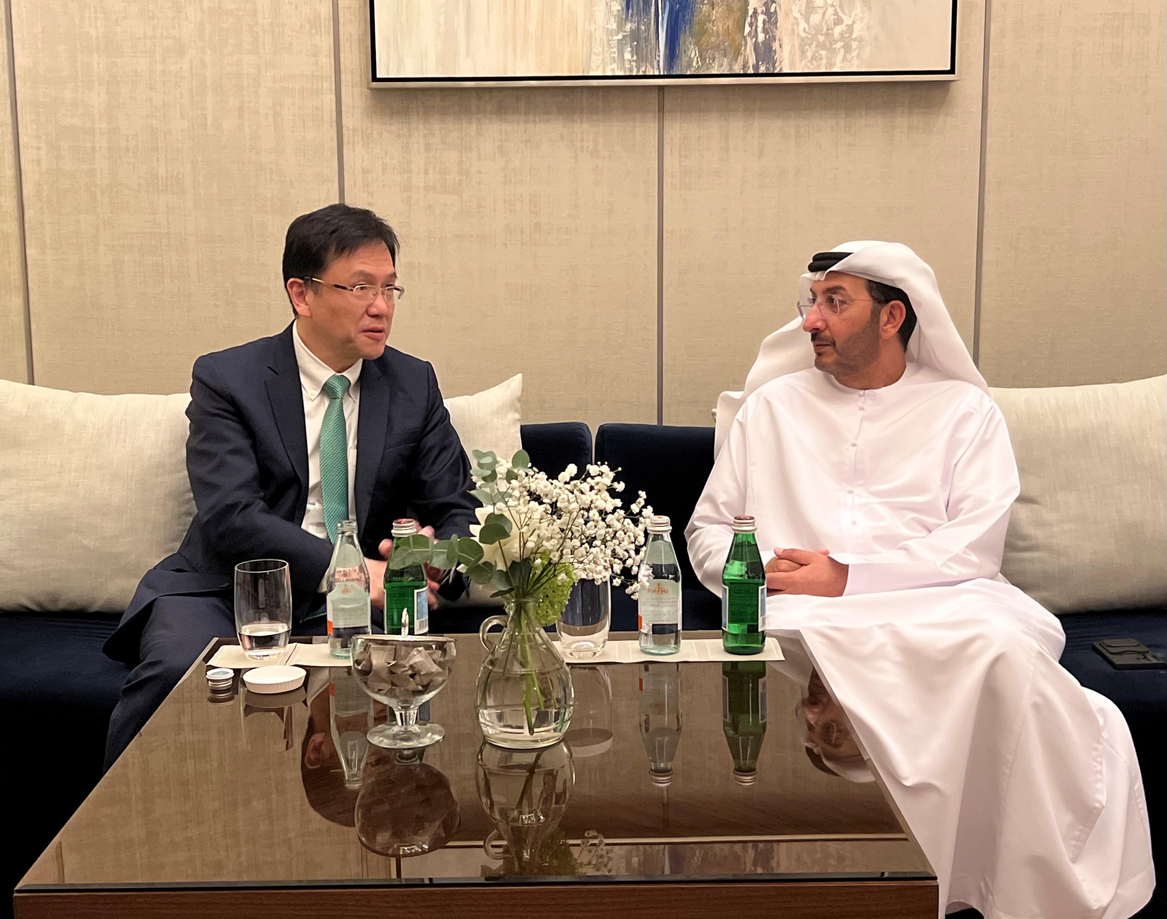 The Secretary for Innovation, Technology and Industry, Professor Sun Dong (left), attended a business luncheon hosted by the Hong Kong Economic and Trade Office in Dubai on March 6 (Dubai time), and had a brief exchange about innovation and technology development in the Hong Kong and the United Arab Emirates (UAE) with the Under Secretary of the Foreign Trade and Industry of the UAE Ministry of Economy, Mr Abdulla Al Saleh (right), who also attended the occasion.
