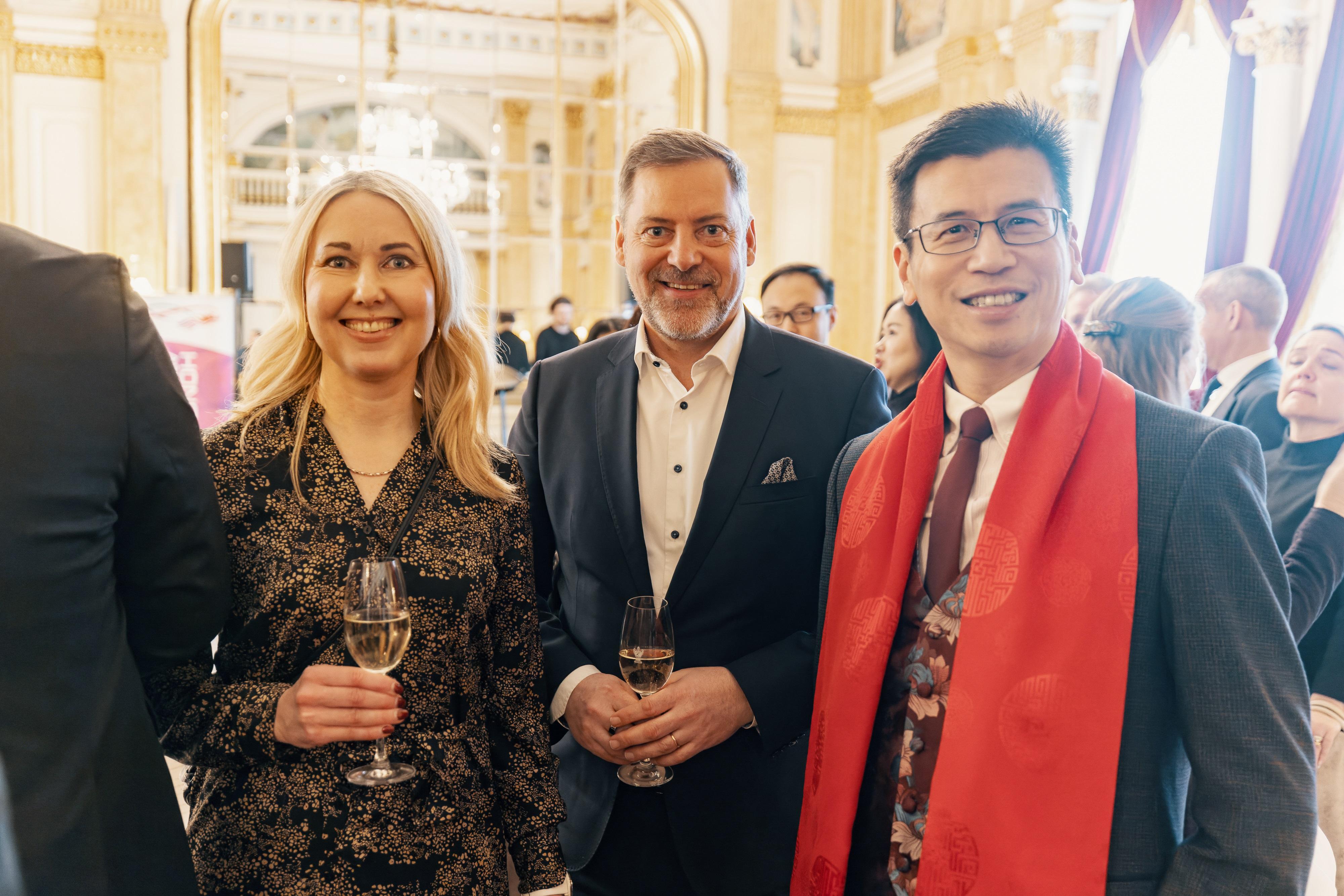 The Hong Kong Economic and Trade Office, London (London ETO) and the Finland-Hong Kong Business Association co-hosted a Year of the Dragon lunch reception in Helsinki, Finland, on March 5 (Helsinki time). Photo shows (from left) the Chairman of the Finland-Hong Kong Business Association, Ms Tiina Mikkonen; the Chairman of Finland-China Business Association, Mr Timo Helosuo; and the Director-General of the London ETO, Mr Gilford Law, at the lunch reception.