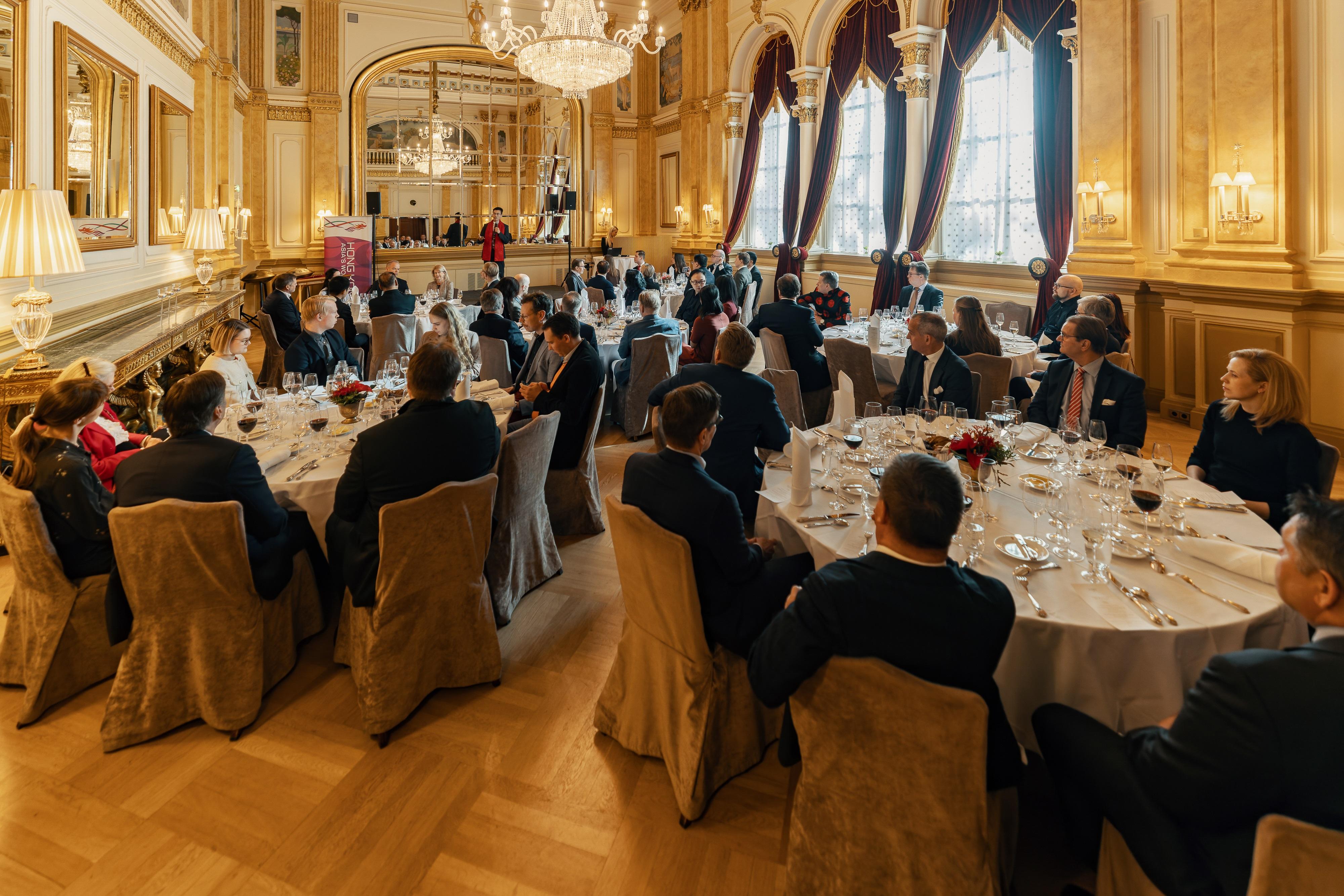 The Hong Kong Economic and Trade Office, London and the Finland-Hong Kong Business Association co-hosted a Year of the Dragon lunch reception in Helsinki, Finland, on March 5 (Helsinki time). The reception was well attended by guests from the local business, academic and cultural sectors.