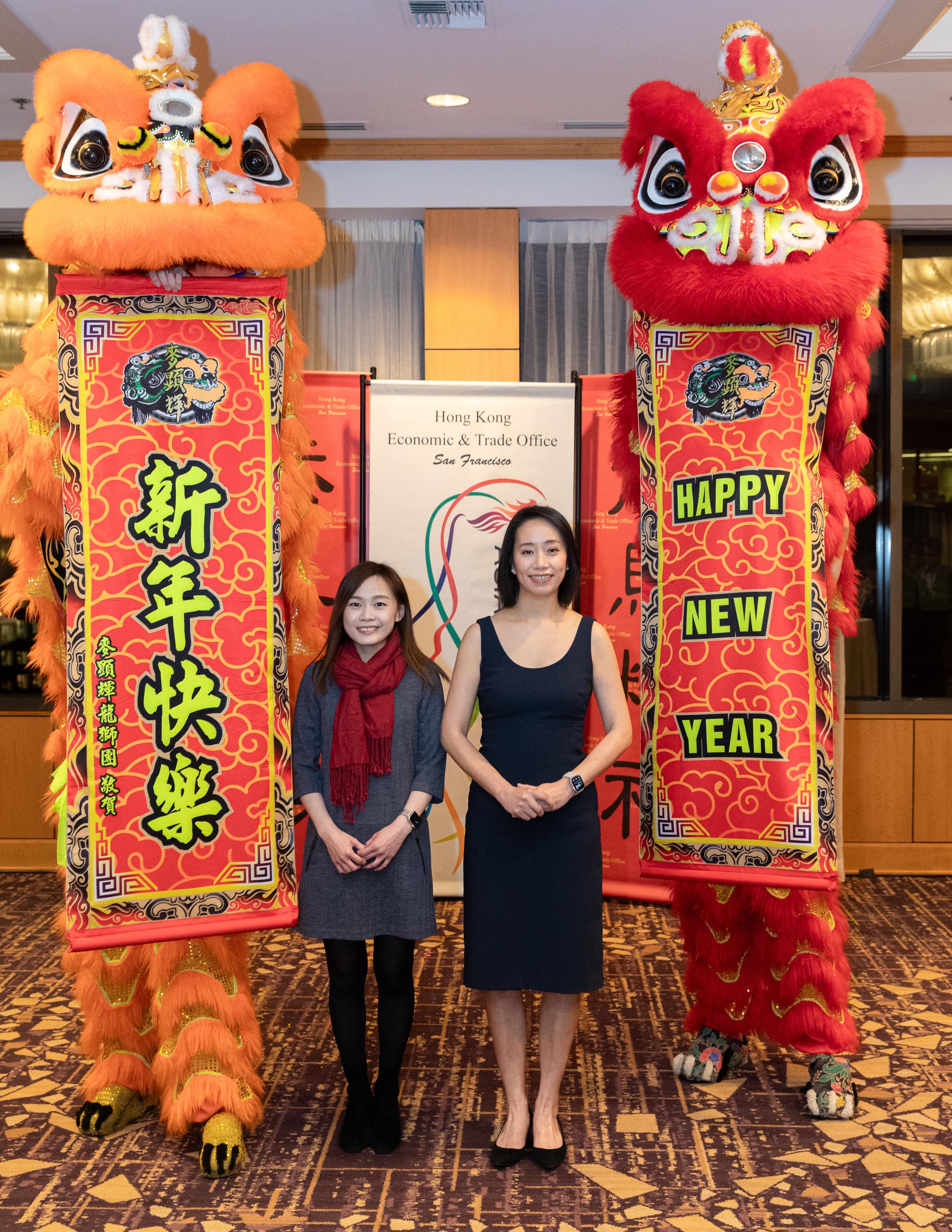 The Hong Kong Economic and Trade Office in San Francisco (HKETO San Francisco) hosted a spring reception celebrating the Year of the Dragon in Seattle, Washington, on March 5 (Seattle time). Photo shows the Director of the HKETO San Francisco, Ms Jacko Tsang (right), and the Deputy Director of the HKETO San Francisco, Miss Emily Ng (left), conducted an eye-dotting ceremony at the reception.