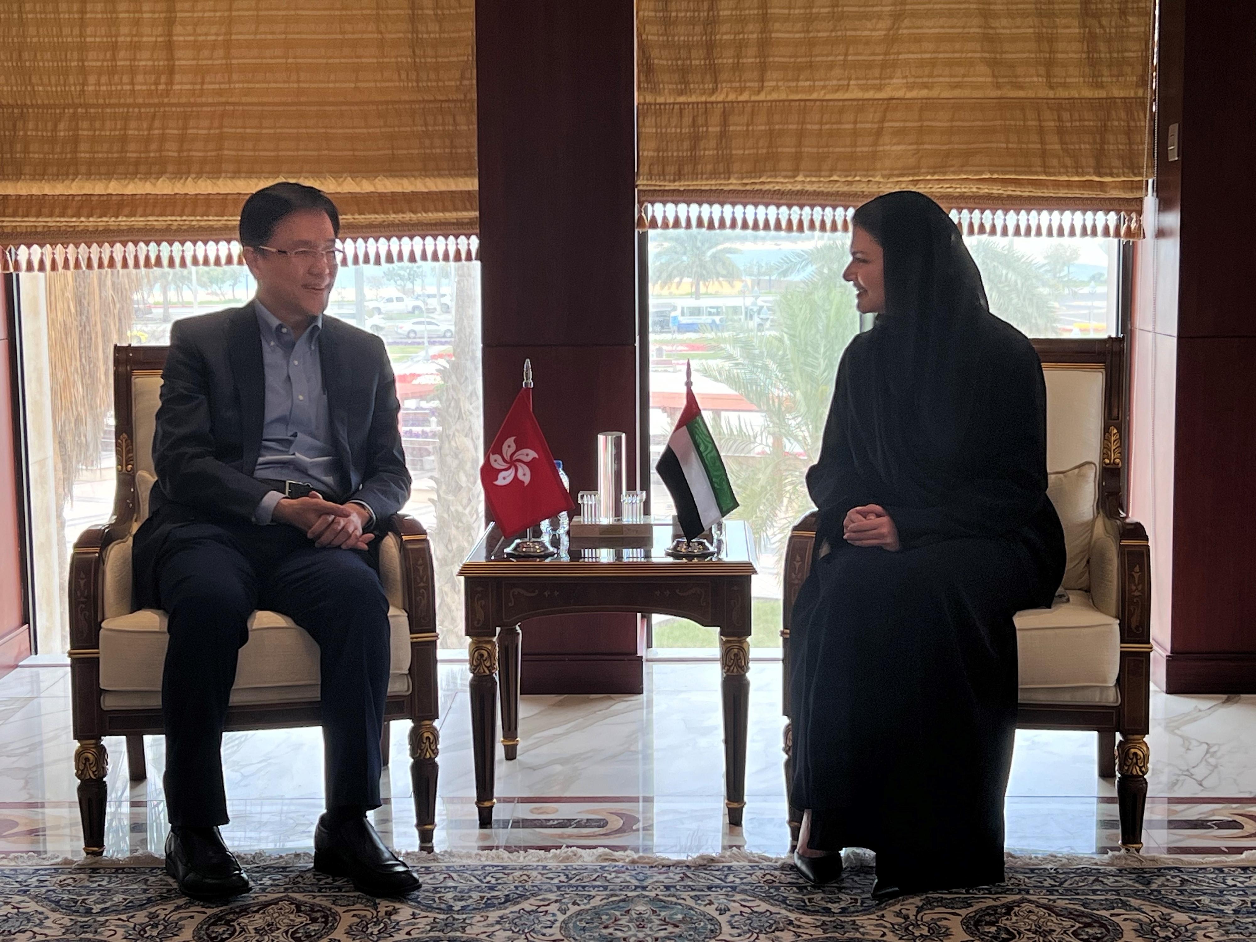 The Secretary for Innovation, Technology and Industry, Professor Sun Dong (left), met with the Board Member of the Abu Dhabi Chamber of Commerce and Industry, Ms Noor Al Tamimi (right), on March 7 (Abu Dhabi time) and exchanged views on forging closer business and trade ties between Hong Kong and Abu Dhabi, as well as strengthening co-operation in such areas as innovation and technology and new industrialisation.