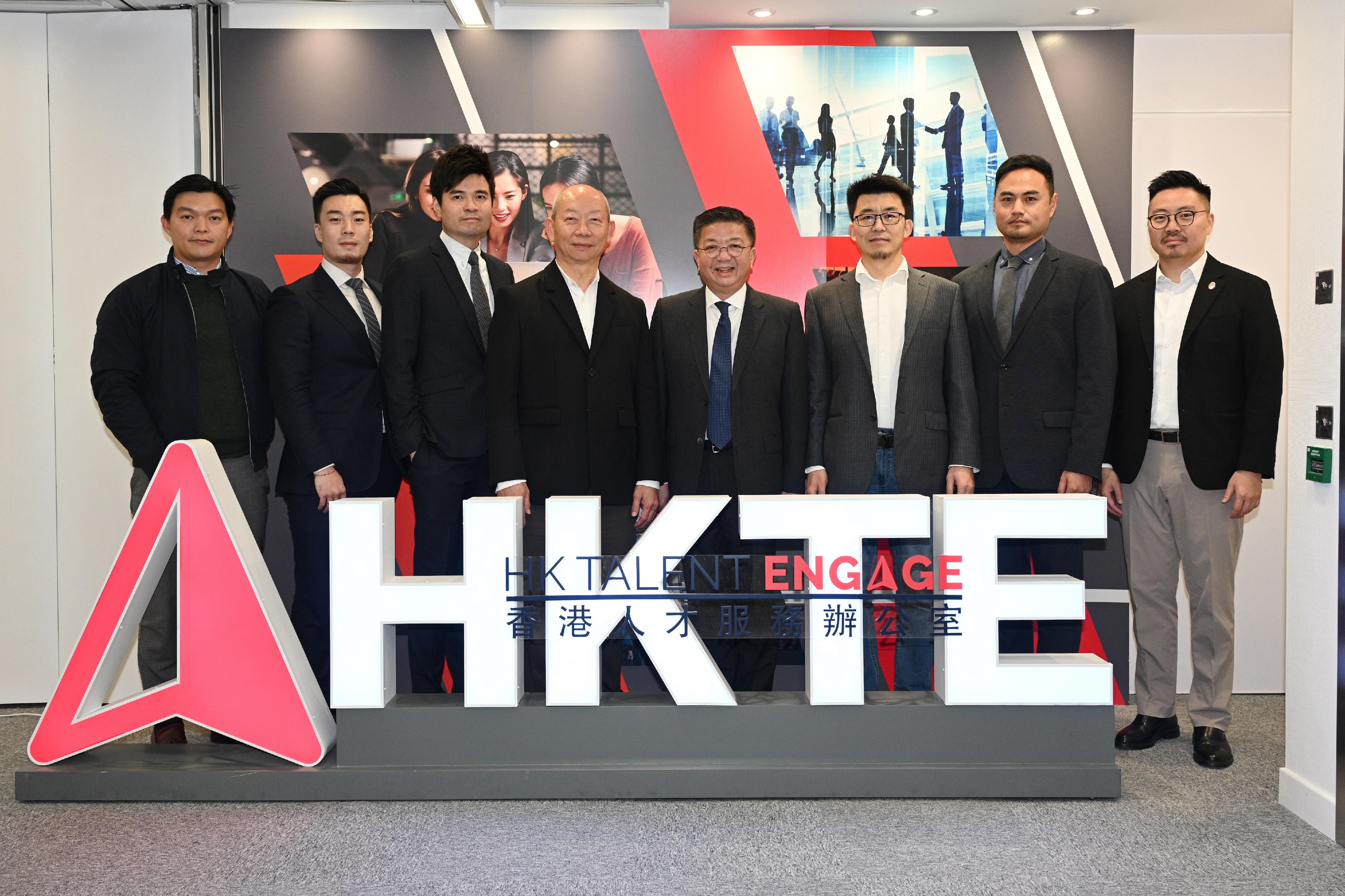 Hong Kong Talent Engage (HKTE) will host regular themed seminars from today (March 8) to support talent who have arrived in the city to adapt and settle in smoothly. The first themed seminar was held in HKTE, 12/F, Revenue Tower, Wan Chai, this afternoon. Photo shows the Director of HKTE, Mr Anthony Lau (fourth right), and participants.