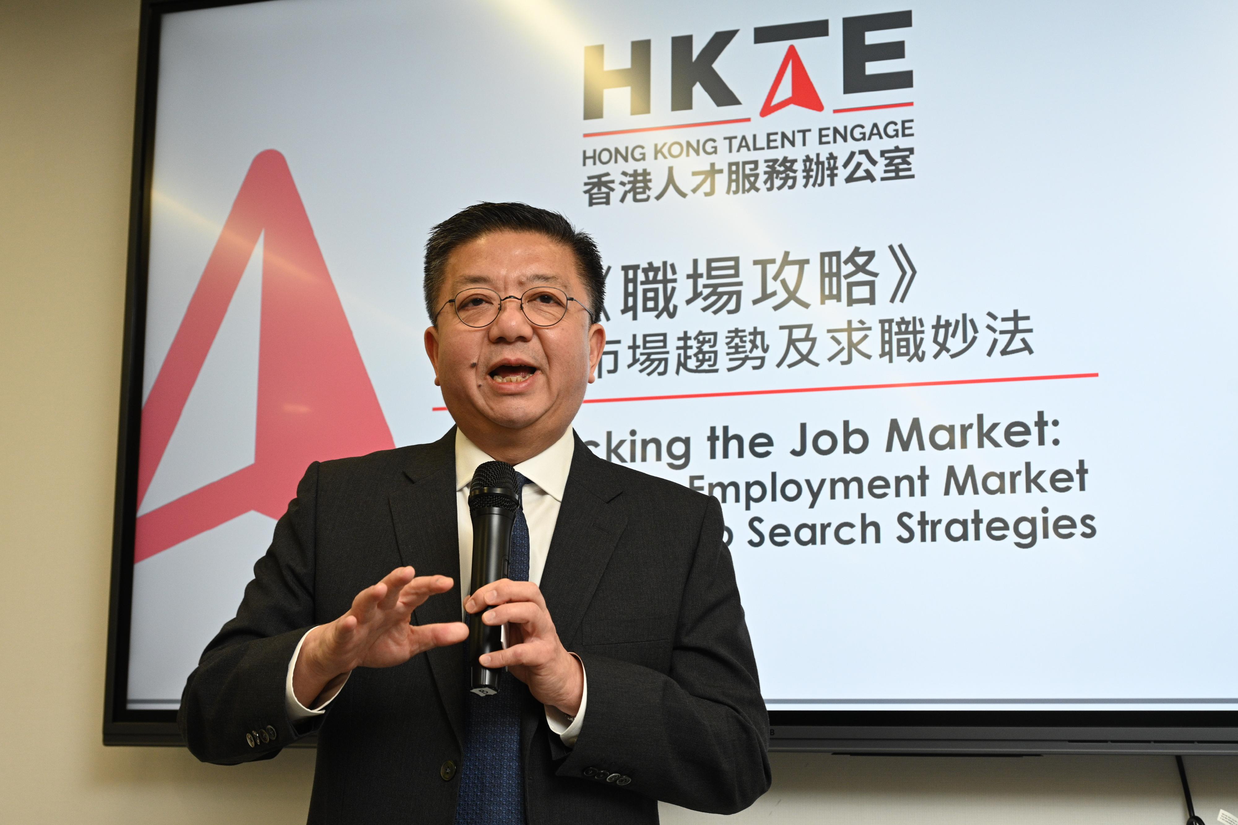 Hong Kong Talent Engage (HKTE) will host regular themed seminars from today (March 8) to support talent who have arrived in the city to adapt and settle in smoothly. The first themed seminar was held in HKTE, 12/F, Revenue Tower, Wan Chai, this afternoon. Photo shows the Director of HKTE, Mr Anthony Lau, delivering his welcoming remarks.