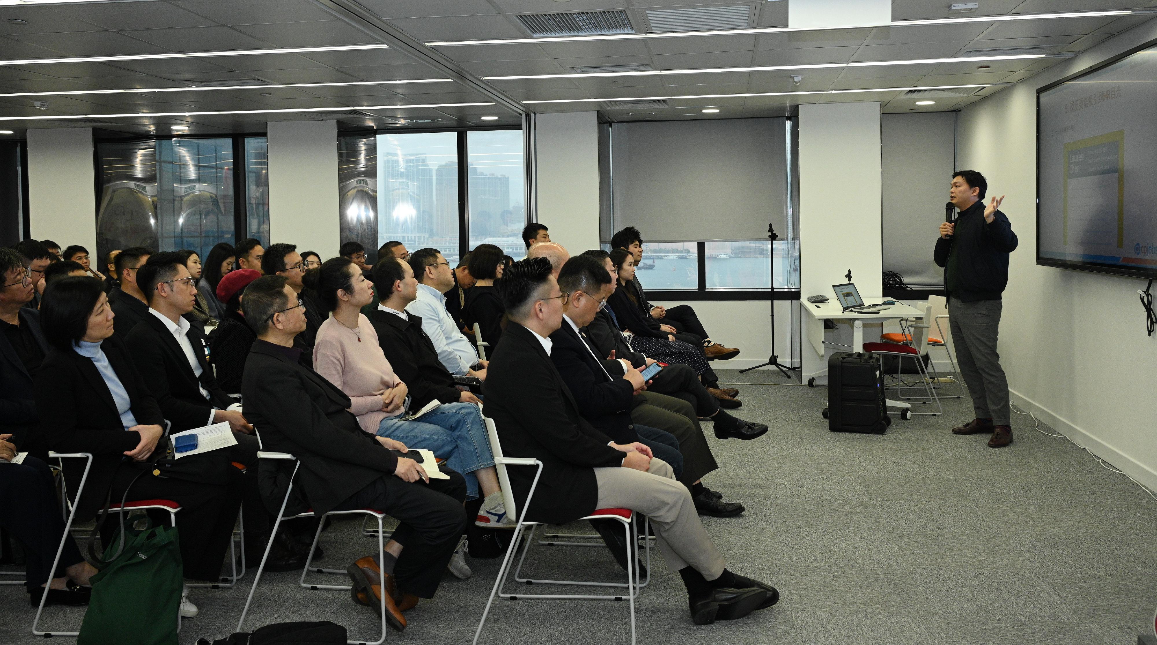 Hong Kong Talent Engage (HKTE) will host regular themed seminars from today (March 8) to support talent who have arrived in the city to adapt and settle in smoothly. The first themed seminar was held in HKTE, 12/F, Revenue Tower, Wan Chai, this afternoon.