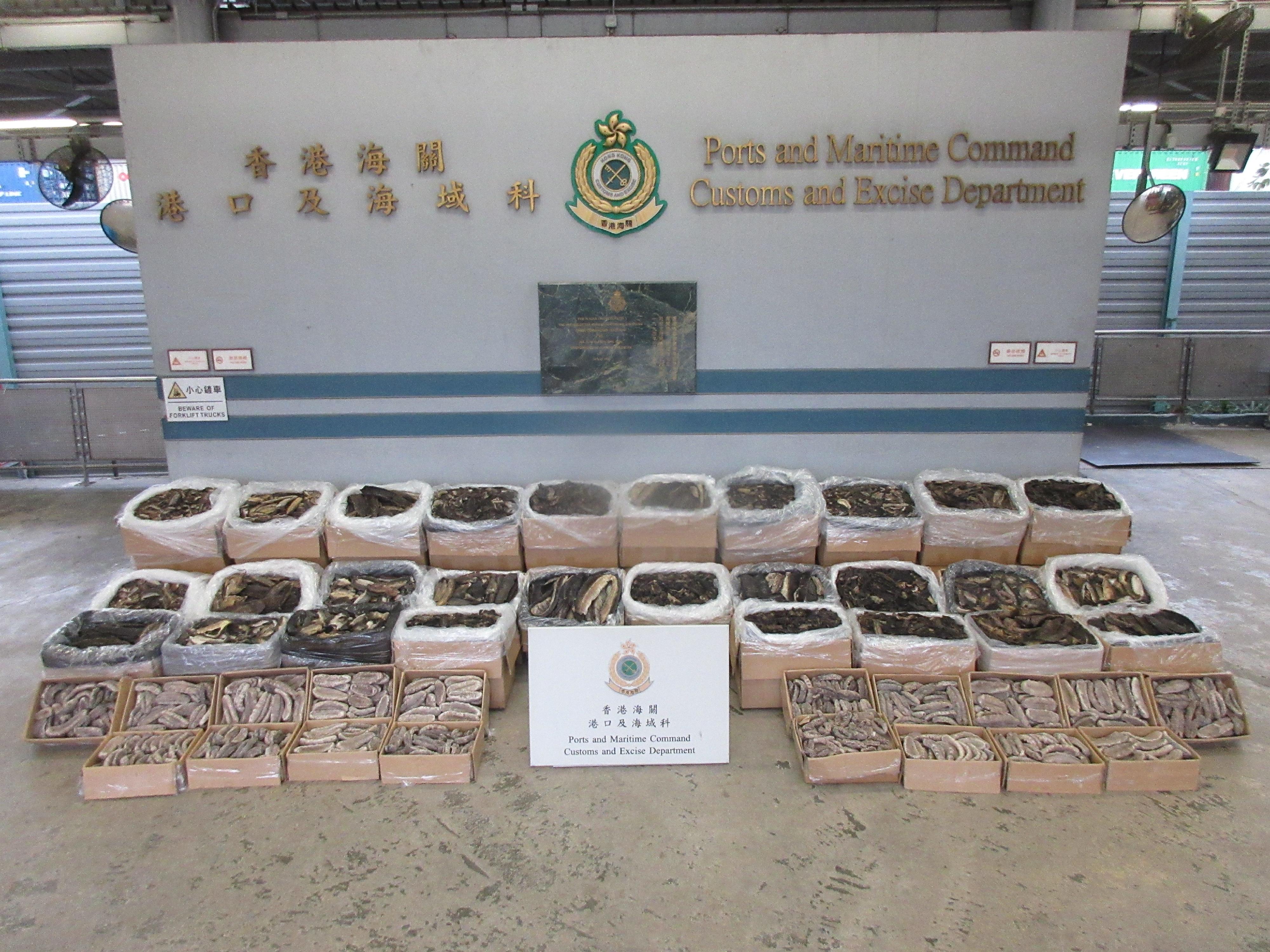 Hong Kong Customs yesterday (March 7) seized about 191 kilograms of suspected scheduled dried sea cucumbers and 369kg of suspected scheduled dried fish gills, with a total estimated market value of about $1.1 million, at the Kwai Chung Customhouse Cargo Examination Compound. Photo shows the suspected scheduled dried sea cucumbers and dried fish gills seized. 
