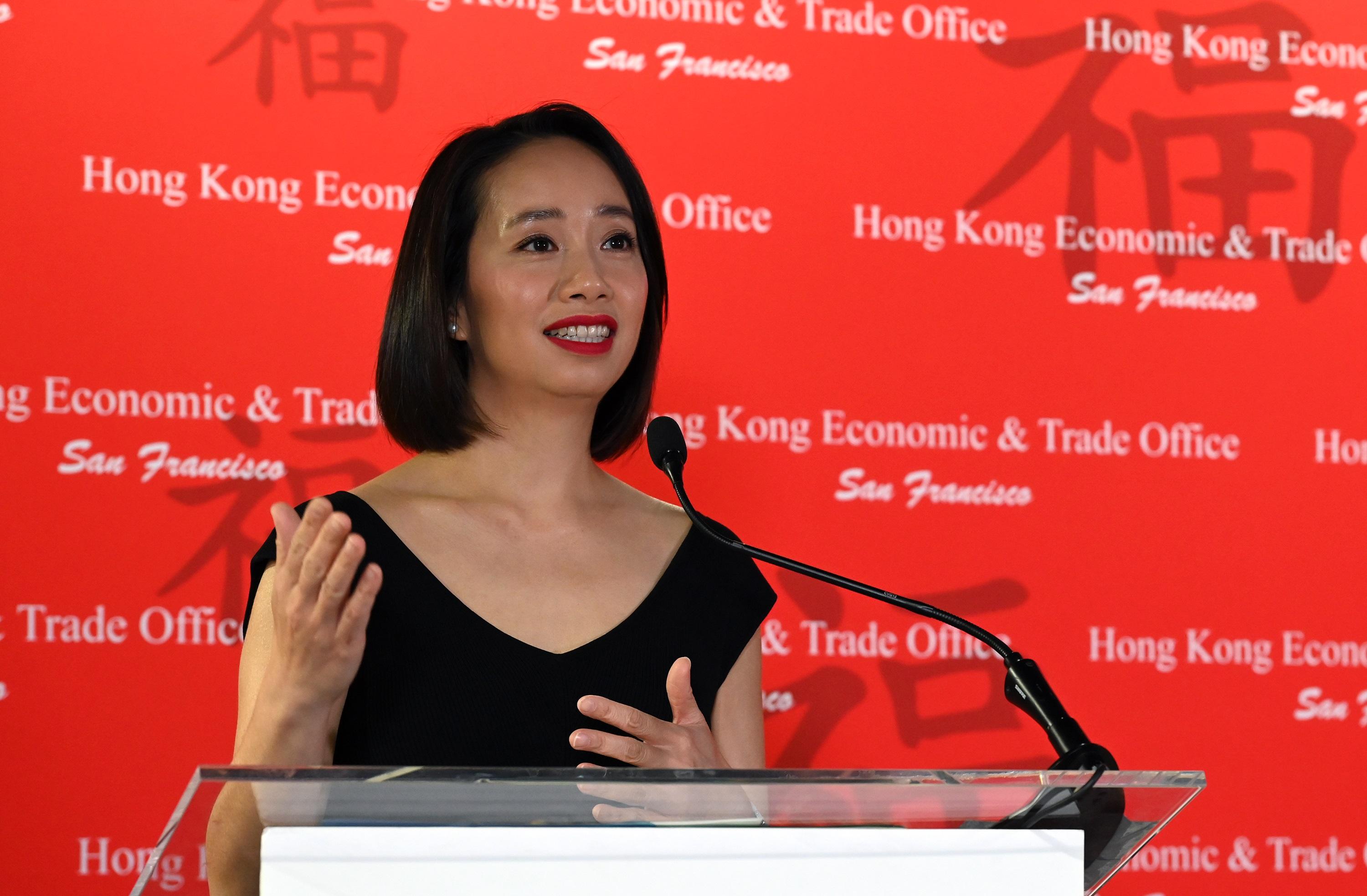 The Hong Kong Economic and Trade Office in San Francisco (HKETO San Francisco) hosted a spring reception celebrating the Year of the Dragon in Los Angeles, California, on March 6 (Los Angeles time). Photo shows the Director of the HKETO San Francisco, Ms Jacko Tsang, speaking at the reception.