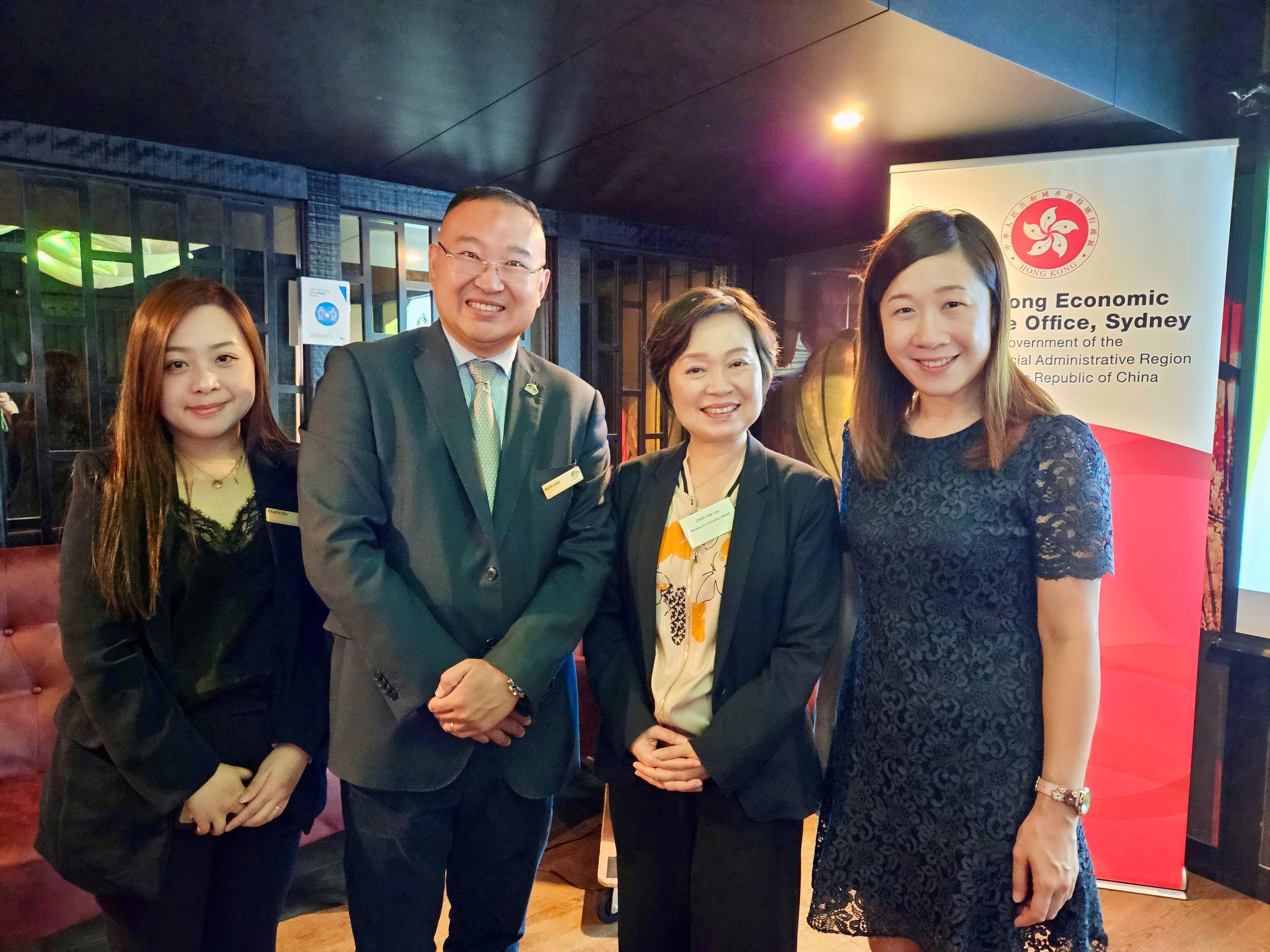 The Secretary for Education, Dr Choi Yuk-lin, meets representatives of the business community in Melbourne, Australia to promote the edges of Hong Kong as an international hub for post-secondary education in Melbourne today (March 9, Melbourne time). Photo shows Dr Choi (second right); the Director of the Hong Kong Economic and Trade Office, Sydney, Miss Trista Lim (first right); and the President of the Victoria Chapter of the Hong Kong Australia Business Association, Mr Keith Lam (second left), taking a group photo.