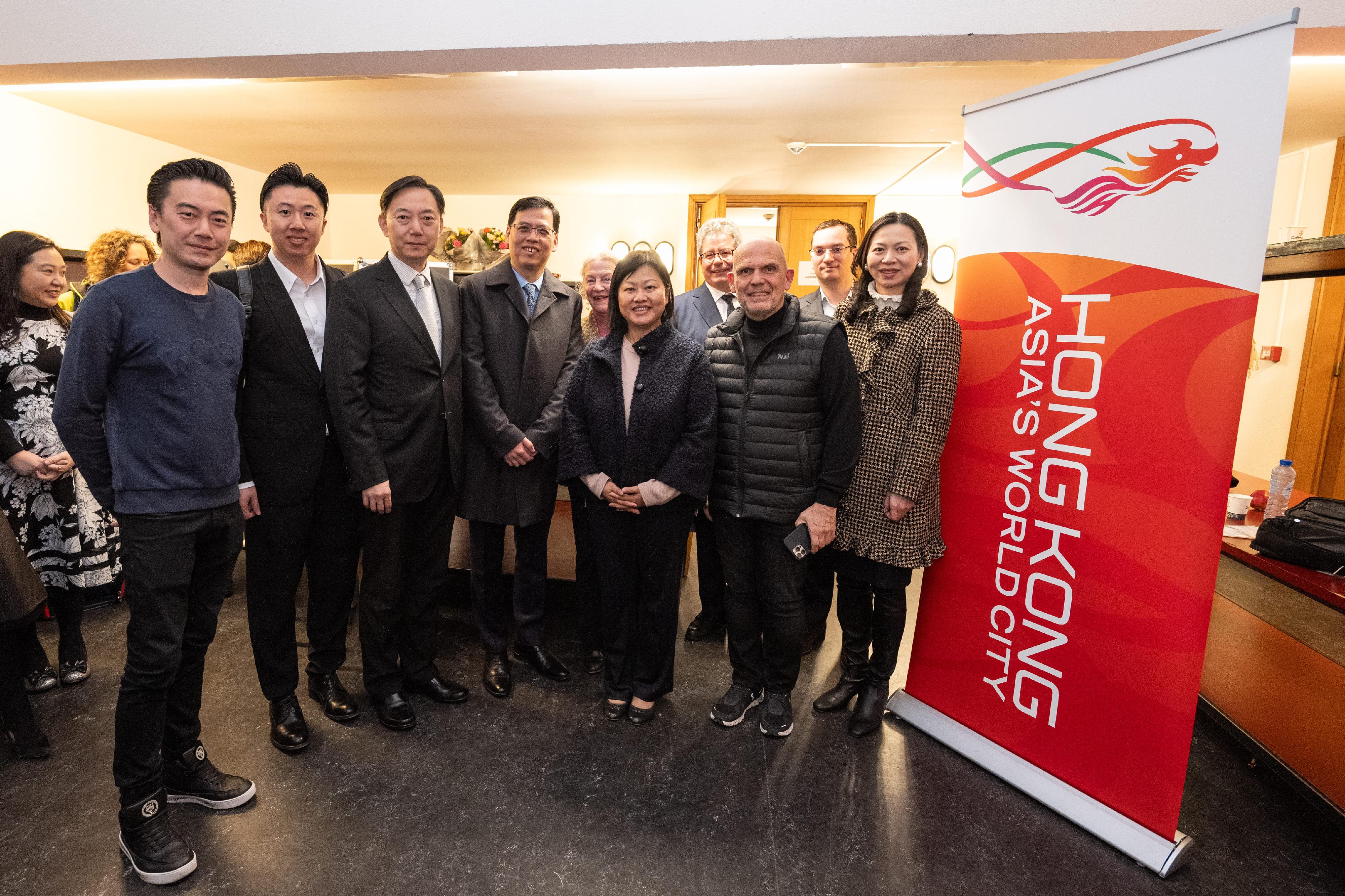 Special Representative for Hong Kong Economic and Trade Affairs to the European Union, Ms Shirley Yung (front row, third right), met with members of the Hong Kong Philharmonic Orchestra (HK Phil) and the guests during the concert held in Brussels on March 8, including the Music Director of the HK Phil, Jaap van Zweden (front row, second right) and the Chief Executive, Mr Benedikt Fohr (back row, second right), as well as the Chinese Mission to the European Union, Minister Zhu Jing (front row, fourth left), and Chargé d'affaires of the Chinese Embassy in Belgium, Minister Counsellor Mr Wu Gang (front row, third left).