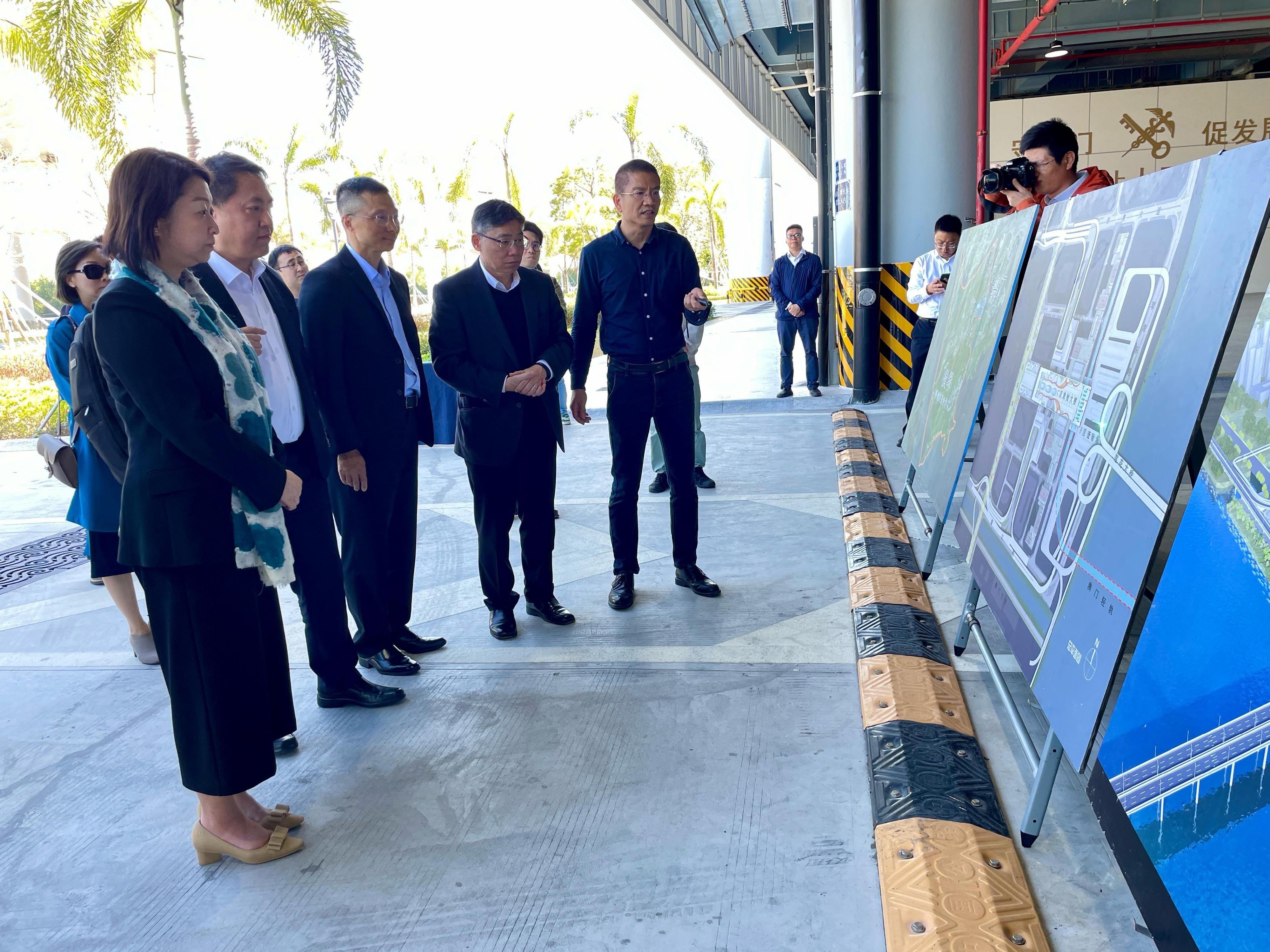 The Secretary for Transport and Logistics, Mr Lam Sai-hung, visited Zhuhai and Macao today (March 12). Photo shows Mr Lam (fourth left) receiving a briefing about the Hengqin Port. Also present is the Commissioner for Transport, Ms Angela Lee (first left).
