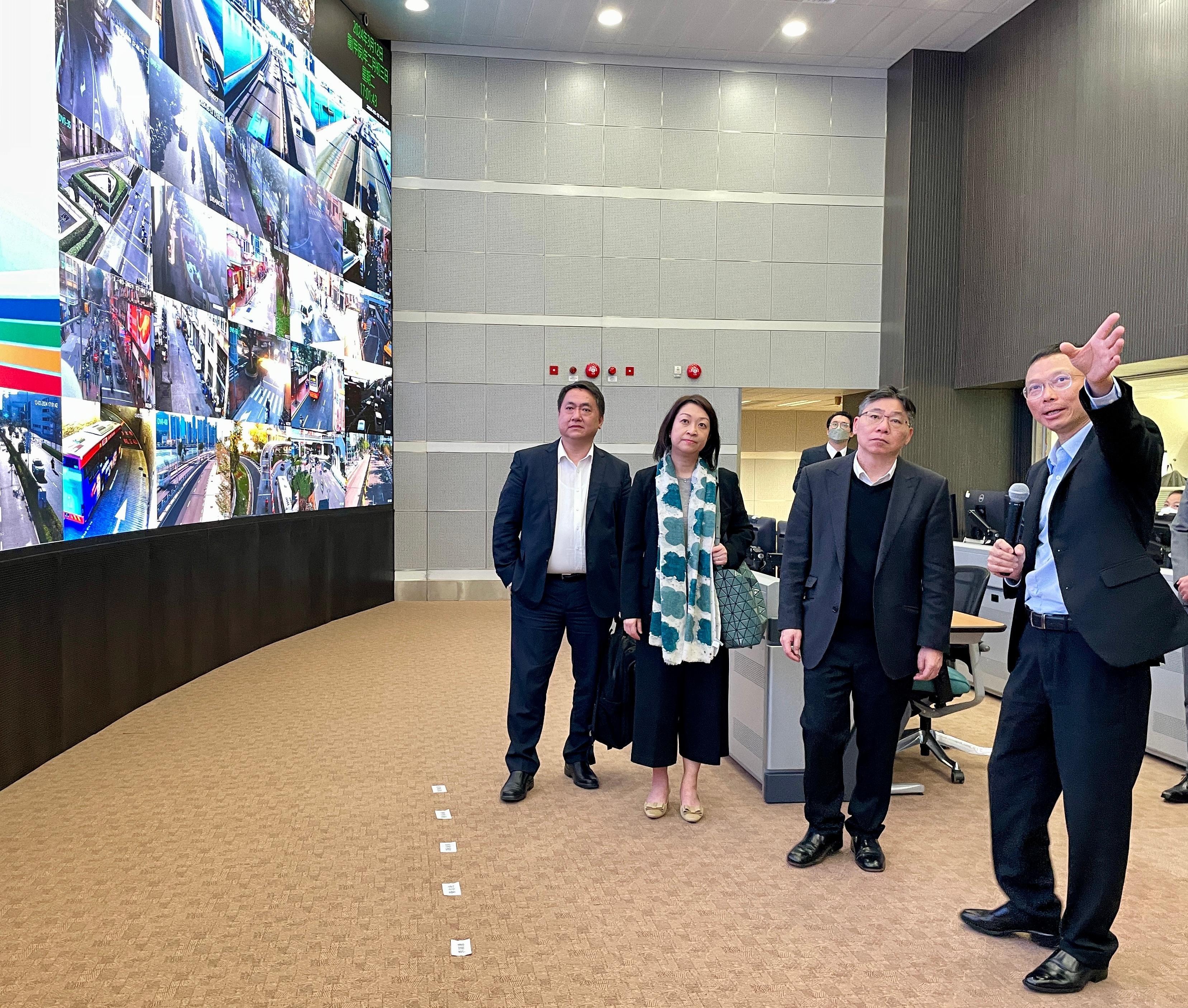 The Secretary for Transport and Logistics, Mr Lam Sai-hung, visited Zhuhai and Macao today (March 12). Photo shows Mr Lam (second right) visiting the Traffic Control and Information Center of the Macao Transport Bureau, and being briefed by the Director of the Macao Transport Bureau, Mr Lam Hin-san (first right), on the management of local transport. Also present is the Commissioner for Transport, Ms Angela Lee (second left).