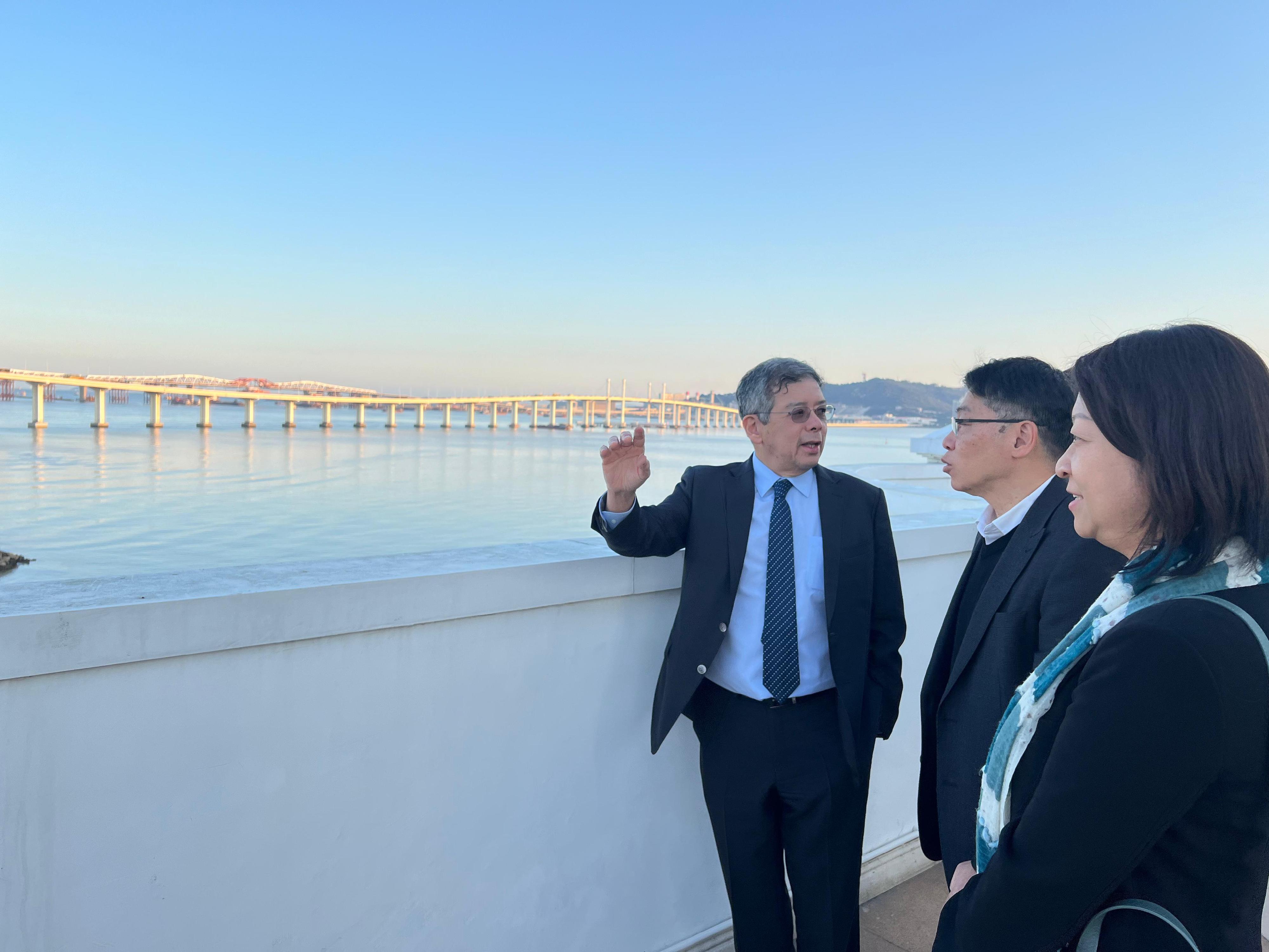 The Secretary for Transport and Logistics, Mr Lam Sai-hung, visited Zhuhai and Macao today (March 12). Photo shows Mr Lam (centre) being briefed by the Secretary for Transport and Public Works of Macao, Mr Raimundo Arrais do Rosário (left), on the latest developments of the Macao-Taipa bridges. Also present is the Commissioner for Transport, Ms Angela Lee (right).