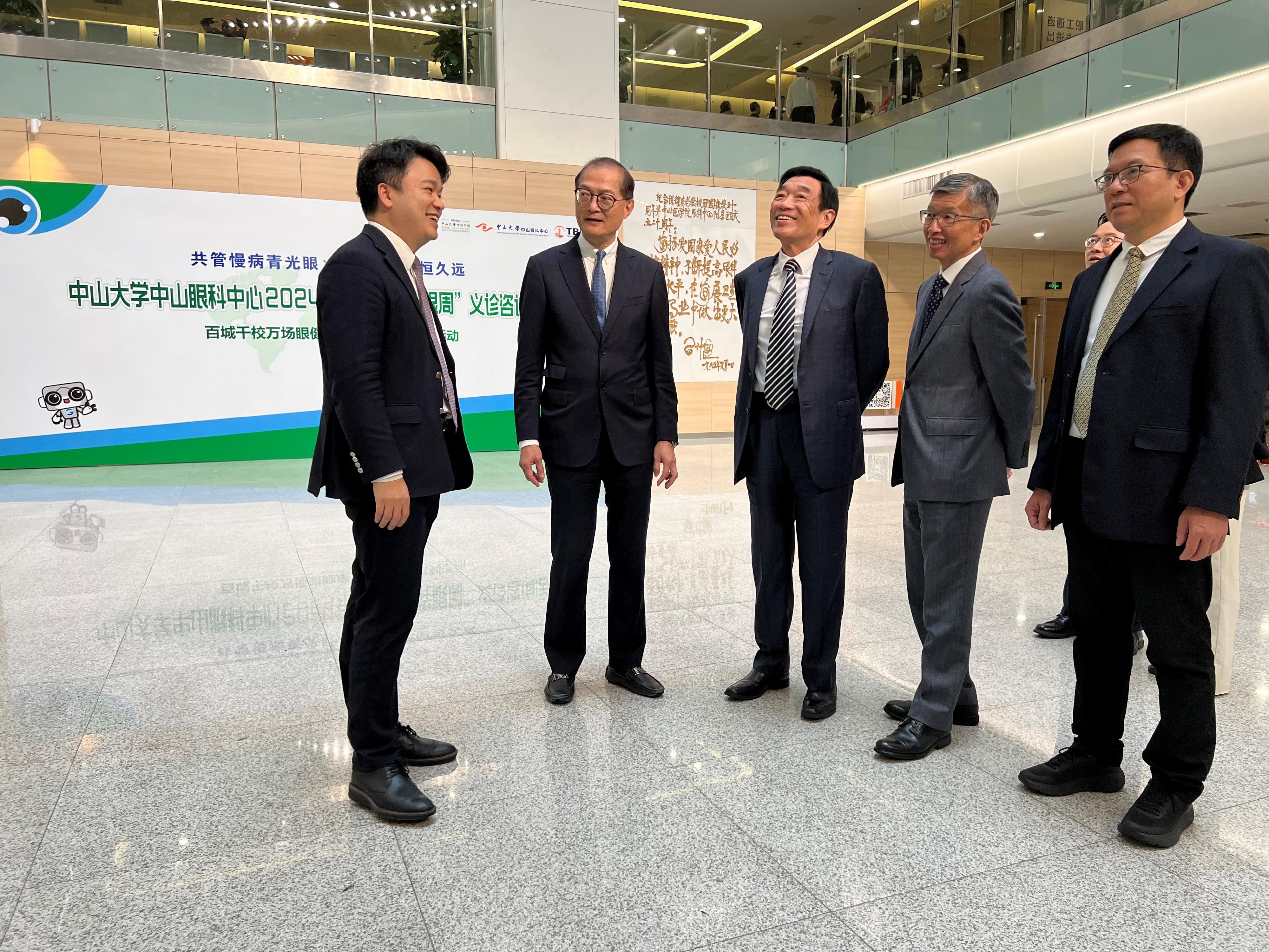 ​The Secretary for Health, Professor Lo Chung-mau, and his delegation visited the Zhongshan Ophthalmic Center of Sun Yat-sen University in Guangzhou today (March 13). Photo shows Professor Lo (second left); the Chairman of the Hospital Authority (HA), Mr Henry Fan (third right); and the Deputising Chief Executive of the HA, Dr Simon Tang (second right), receiving a briefing by a representative of the Ophthalmic Center on the services provided there.