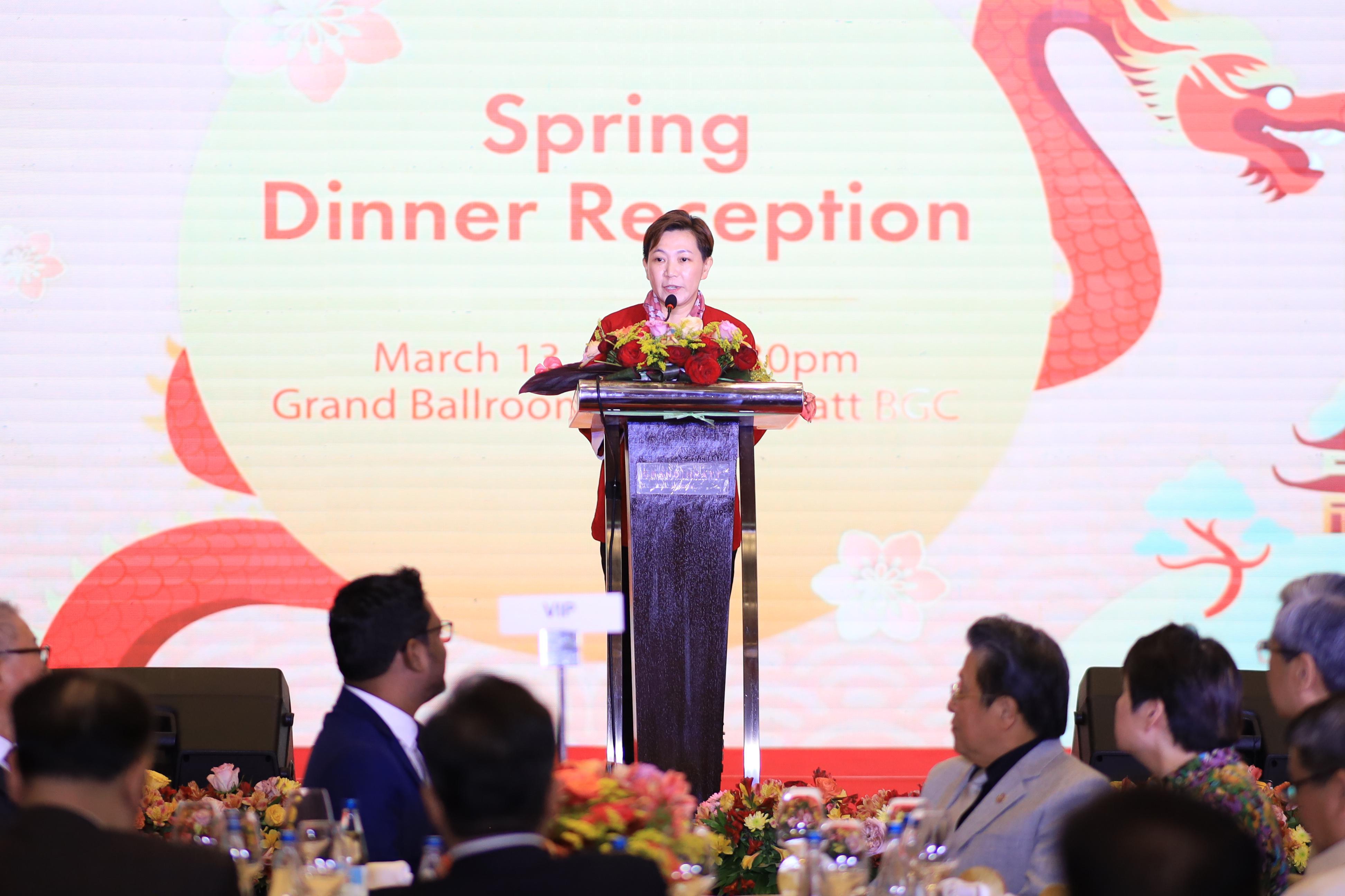 The Hong Kong Economic and Trade Office, Jakarta (HKETO Jakarta) today (March 13) hosted a Chinese New Year dinner in Manila, the Philippines. Photo shows the Director-General of the HKETO Jakarta, Miss Libera Cheng, delivering a welcoming speech.