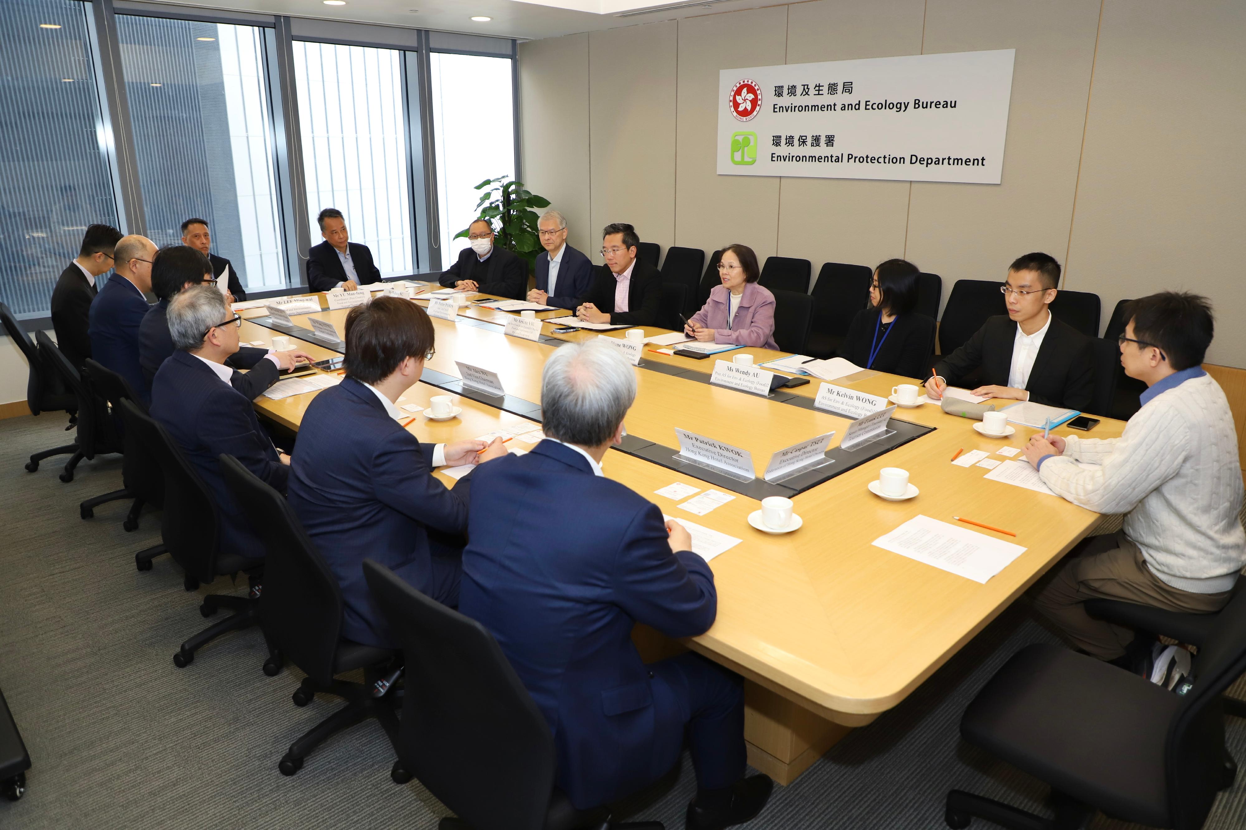 In response to recent media reports of bedbugs in overseas areas, the Under Secretary for Environment and Ecology, Miss Diane Wong (fourth right), today (March 15) held a meeting with representatives from the Airport Authority Hong Kong, the MTR Corporation Limited, the hotel sector, the Tourism Commission and relevant government departments on preventing the import of bedbug infestation, to review the latest situation and work with relevant sectors in sustaining the implementation of effective preventive measures.