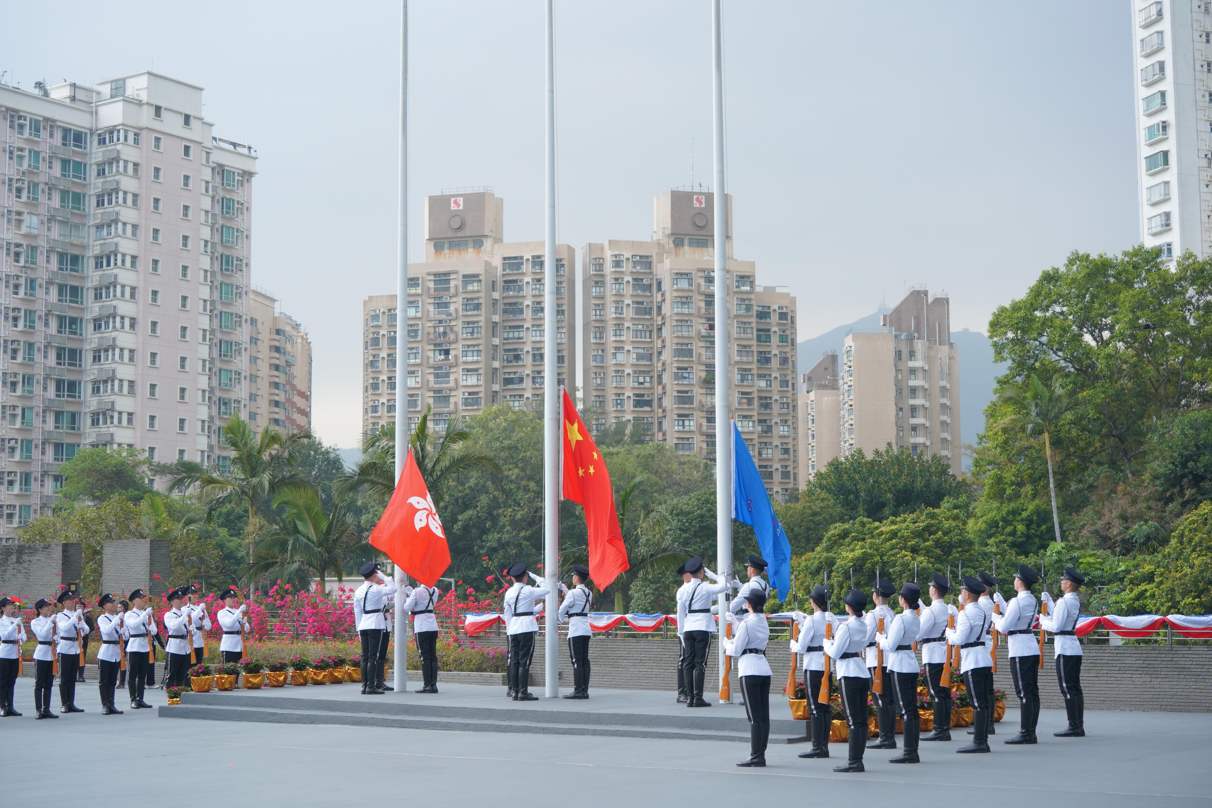 The Immigration Service Institute of Training and Development Passing-out Parade was held today (March 15). Photo shows the Flag Party conducting a flag-raising ceremony.