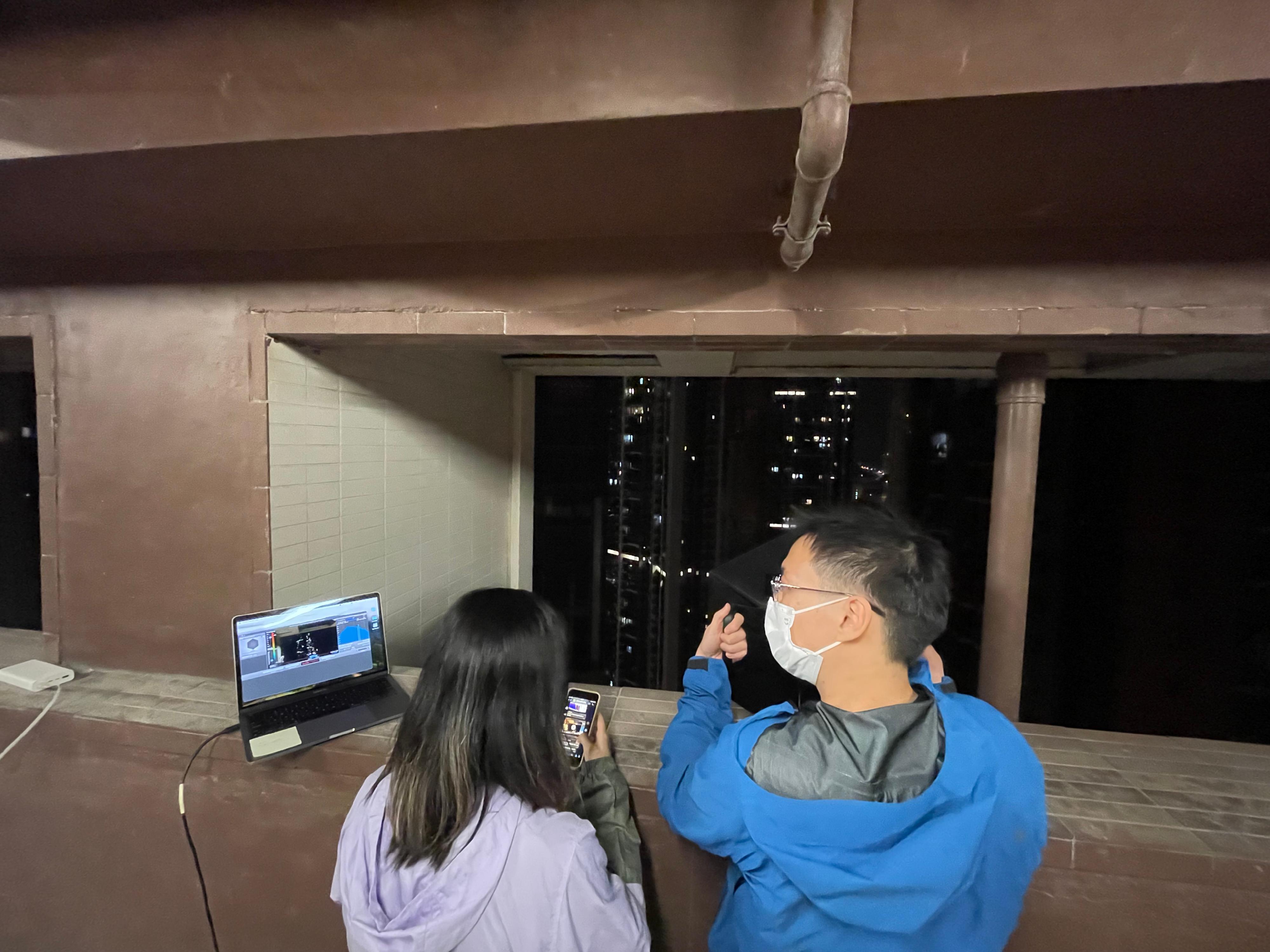 The Environmental Protection Department (EPD) announced today (March 15) a case in which acoustic cameras were used to successfully track down an unknown noise source. Photo shows EPD officers using acoustic camera at spot for investigation at late night.