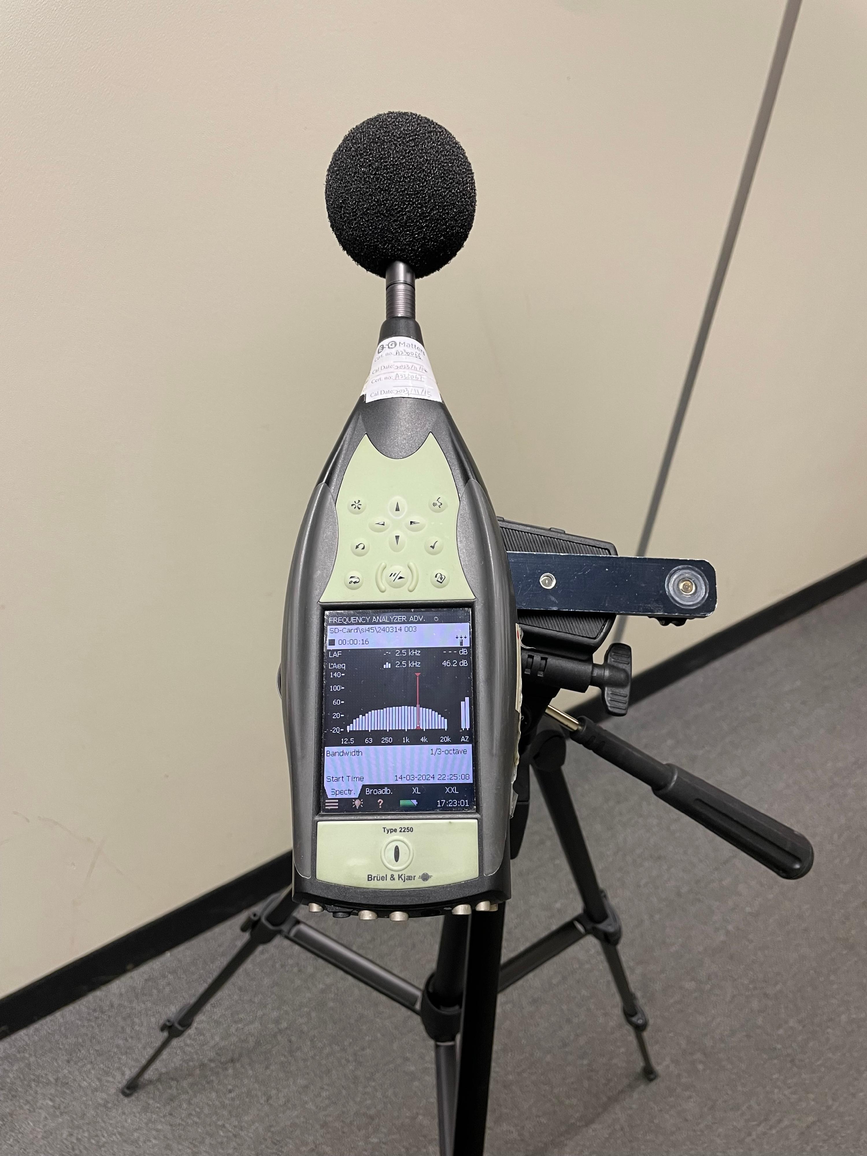 The Environmental Protection Department announced today (March 15) a case in which acoustic cameras were used to successfully track down an unknown noise source. Photo shows acoustic camera showing the concerned high-frequency noise (peak frequency 2.5kHZ) matched with that recorded by sound level metre, ascertained that the location of the source identified by the acoustic camera is the source of the concerned high-frequency noise.