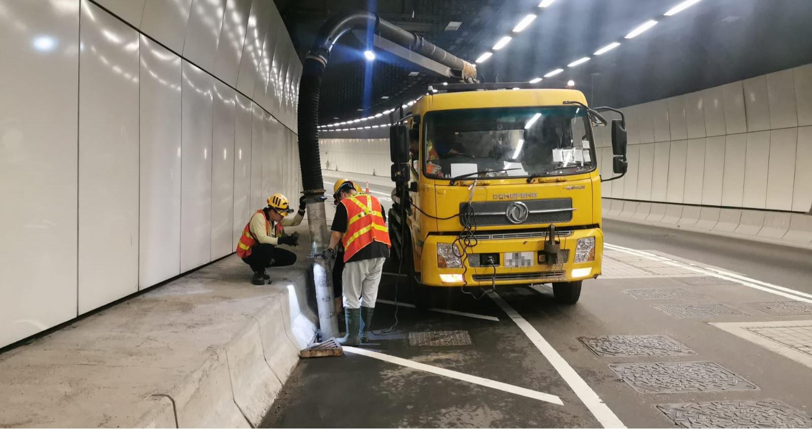 The Emergency Control Centres of the Highways Department today (March 17) conducted a drill to enhance the capability to cope with inclement weather. Photo shows staff members of a contractor clearing storm water drains inside a temporarily closed road tunnel before the drill to ensure they are free from blockage.