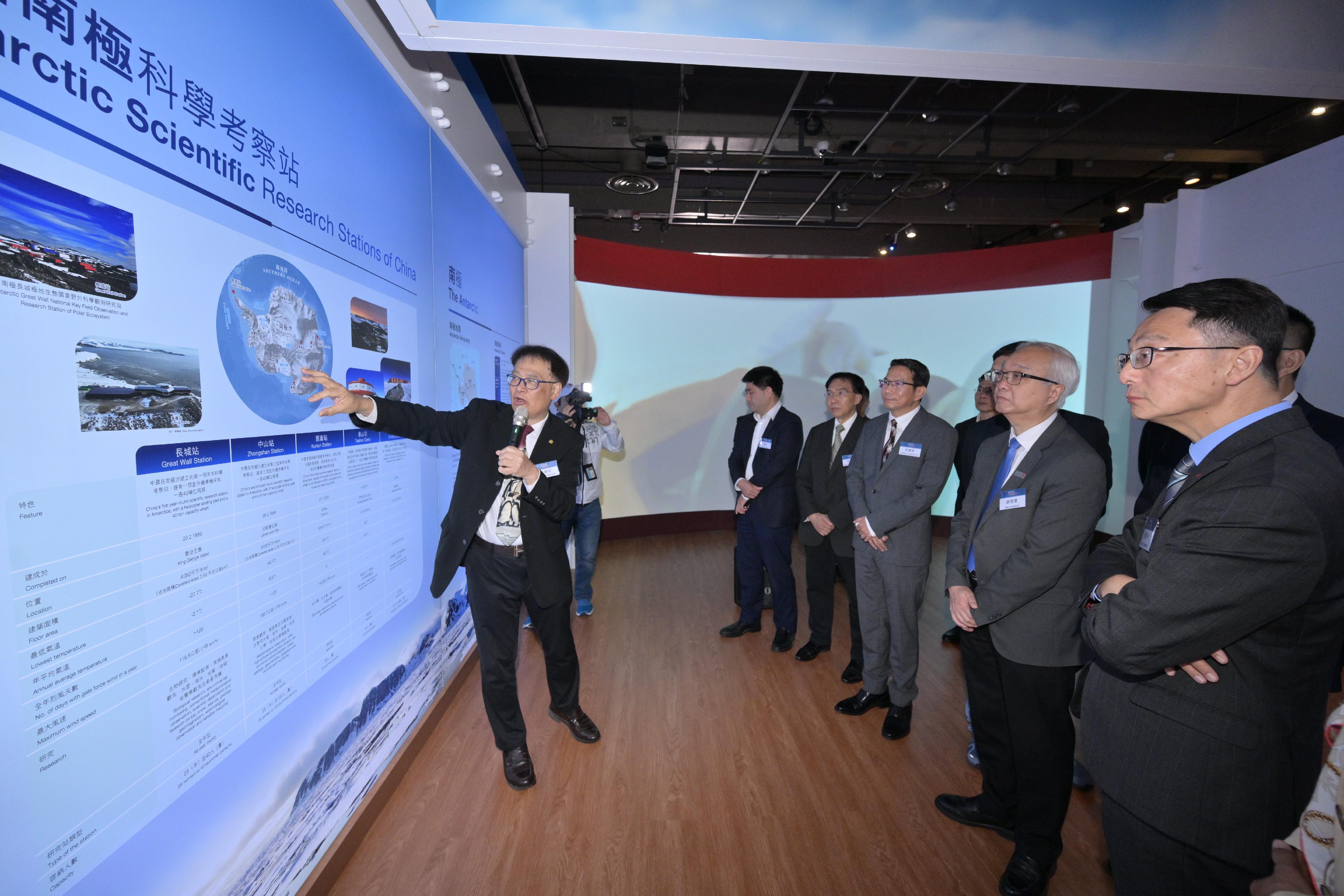The "Polar Research and Climate Change" exhibition opened at the Hong Kong Science Museum today (March 18). Photo shows the Secretary for Environment and Ecology, Mr Tse Chin-wan (second right), and other guests visiting the exhibition. 