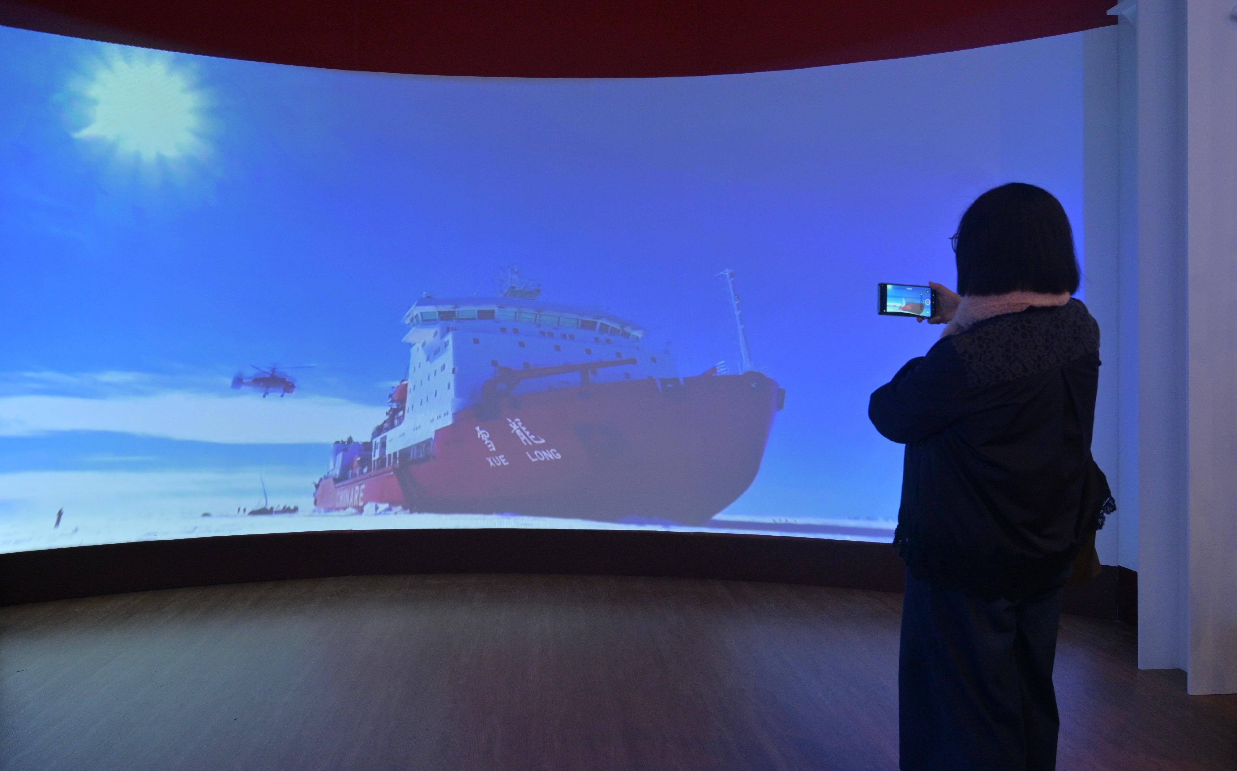 The Hong Kong Science Museum launched a new special exhibition, "Polar Research and Climate Change", today (March 18). Photo shows an exhibition area replicating the design of Xuelong 2, in which a large screen is set up to play videos of ice breaking in the polar regions, offering visitors an immersive experience.