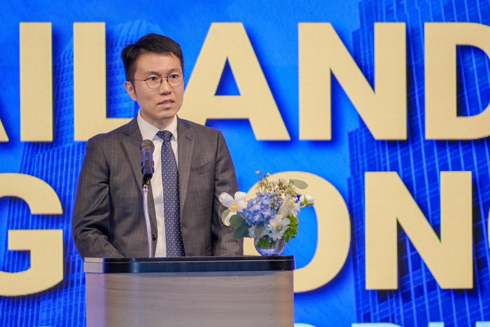 The Director of the Hong Kong Economic and Trade Office in Bangkok, Mr Parson Lam, delivers welcoming remarks in the Thailand-Hong Kong Business Forum today (March 18).