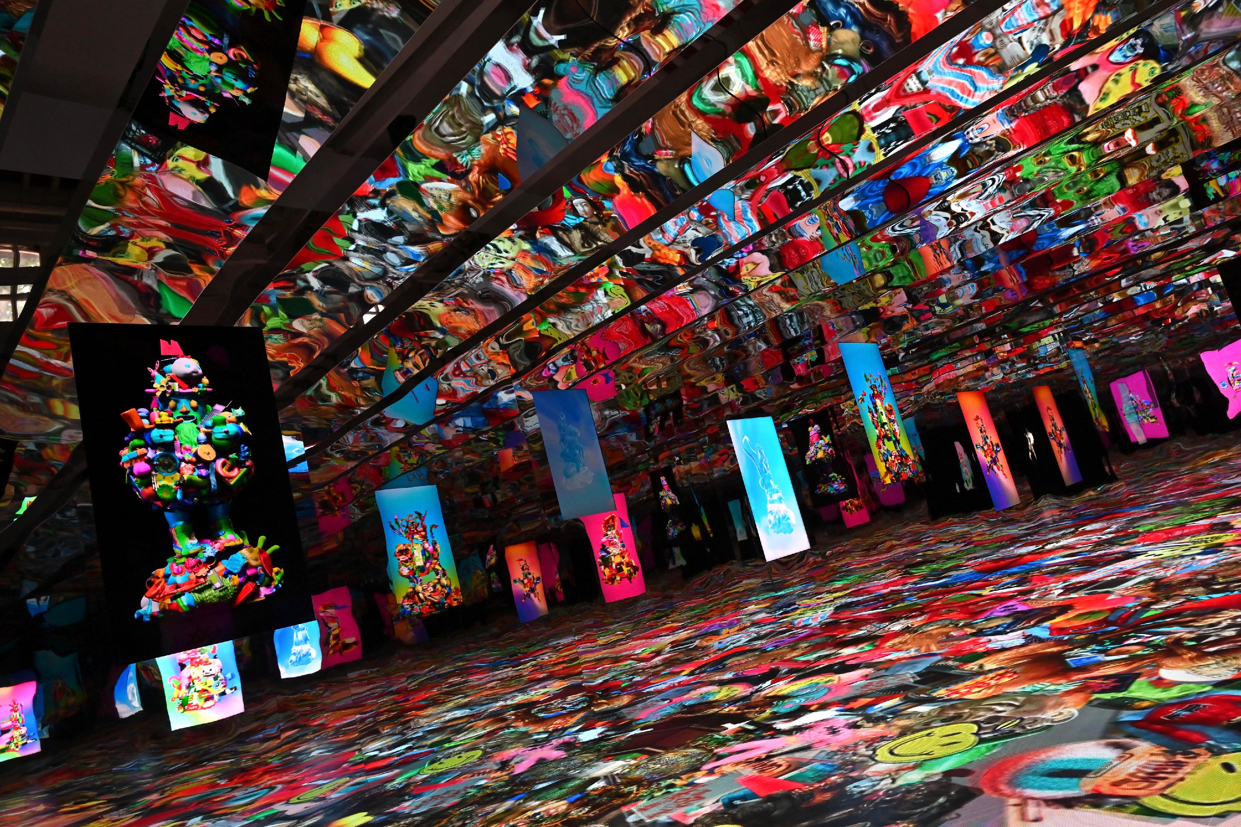 油街實現藝術空間明日（三月二十日）起至七月二十八日推出新展覽「油街焦點──加里‧卡德之人山人海」，運用動畫和音效引領觀眾進入沉浸式的視覺及感觀體驗。