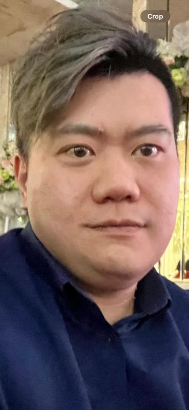 Kwan Pui-tat, aged 41, is about 1.8 metres tall, 90 kilograms in weight and of fat build. He has a round face with yellow complexion and short grey hair. He was last seen wearing a black short-sleeved T-shirt, black trousers, black and white sports shoes and carrying a grey suitcase.
