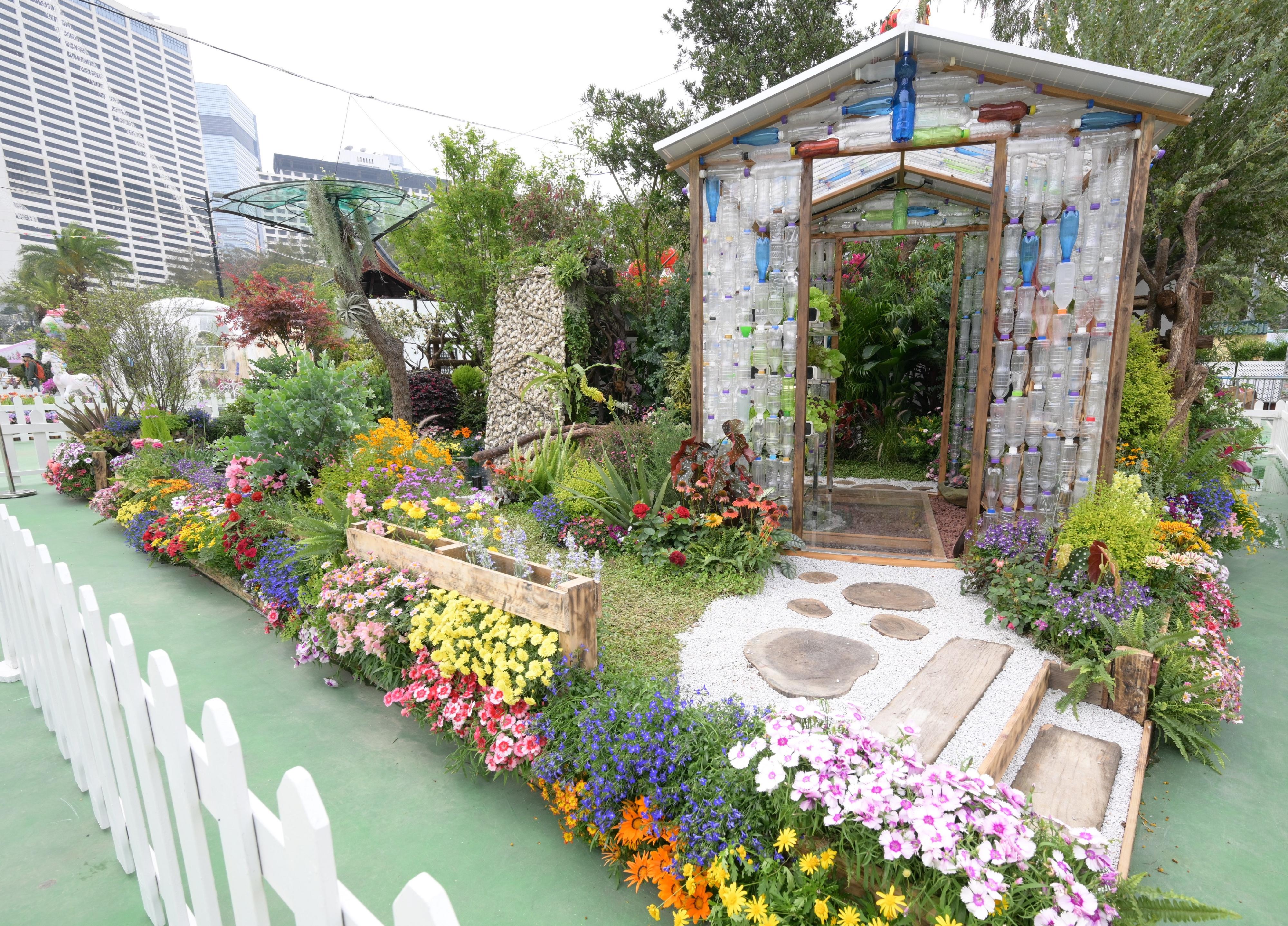 The Hong Kong Flower Show 2024, currently running at Victoria Park, is displaying the winning entries of the Leisure and Cultural Services Department's Western and Oriental Style Garden Plot Competitions, in addition to beautiful floral arrangements and horticultural works. Photo shows Wan Chai District's "Vitality from Recycle", which is the winner of the Western Style Garden Plot Competition and the Environmental Award for a Western Style Garden.