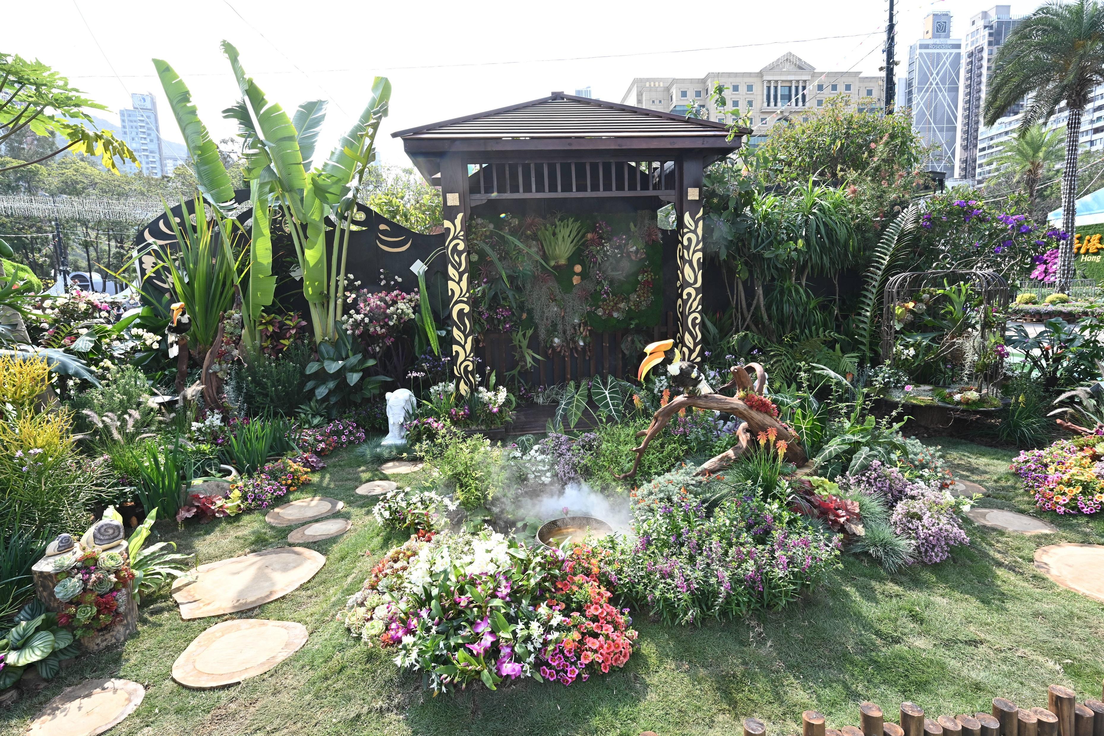 The Hong Kong Flower Show 2024, currently running at Victoria Park, is displaying the winning entries of the Leisure and Cultural Services Department's Western and Oriental Style Garden Plot Competitions, in addition to beautiful floral arrangements and horticultural works. Photo shows Yau Tsim Mong District's "Birdsong", which is the winner of the Environmental Award for an Oriental Style Garden.